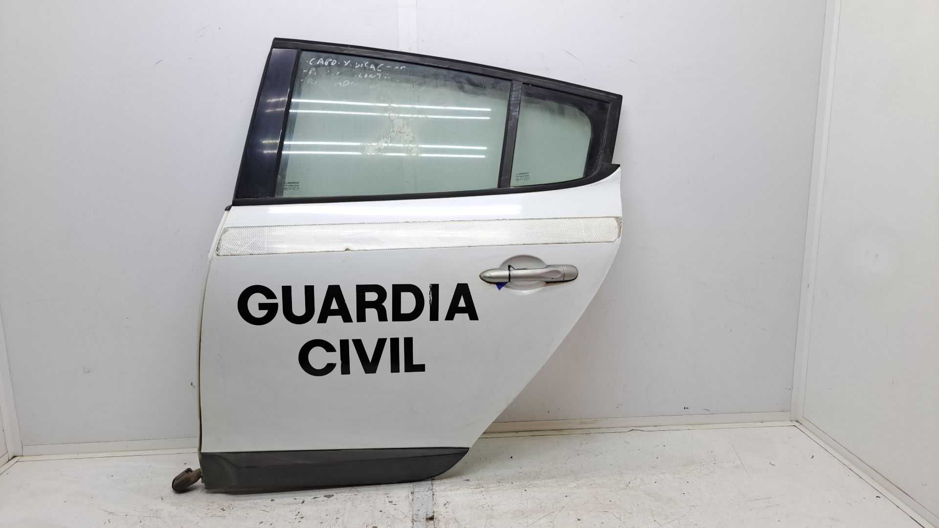 Recambio de puerta trasera izquierda para renault megane iii berlina 5 p bose edition referencia OEM IAM   