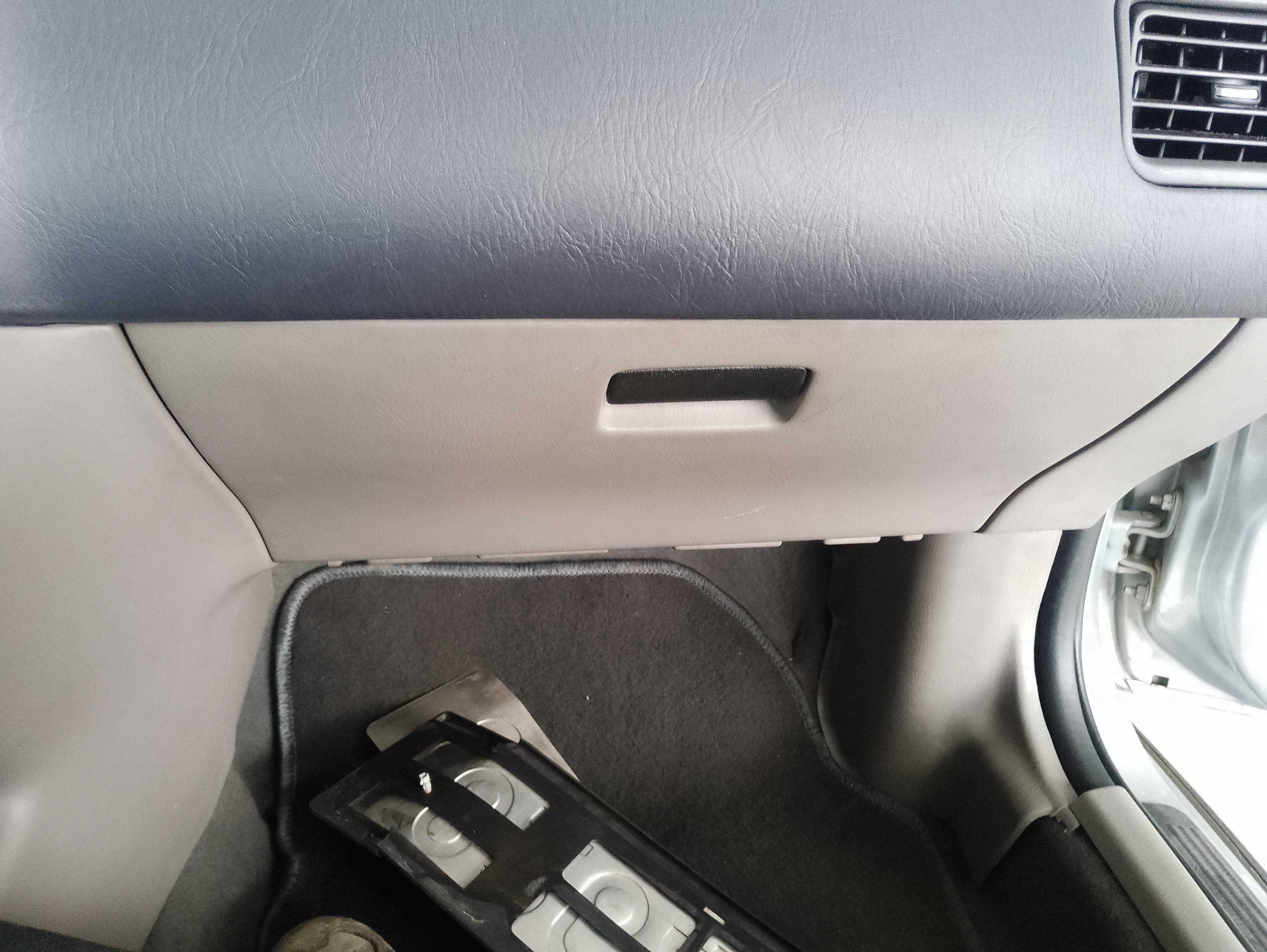 Recambio de guantera para nissan primera berlina (p11) básico referencia OEM IAM   