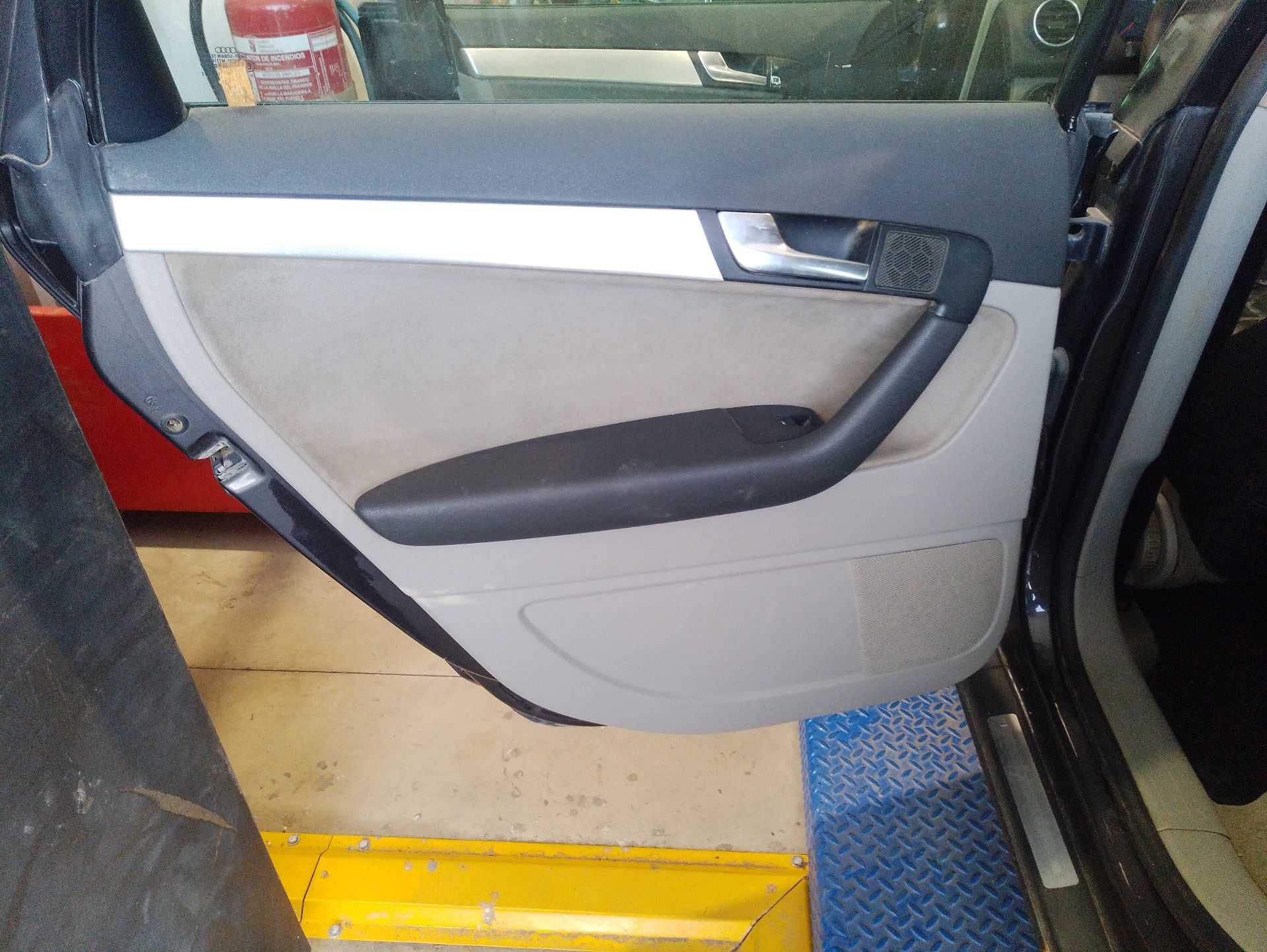 Recambio de guarnecido puerta trasera izquierda para audi a3 (8p1) 2.0 tdi referencia OEM IAM   