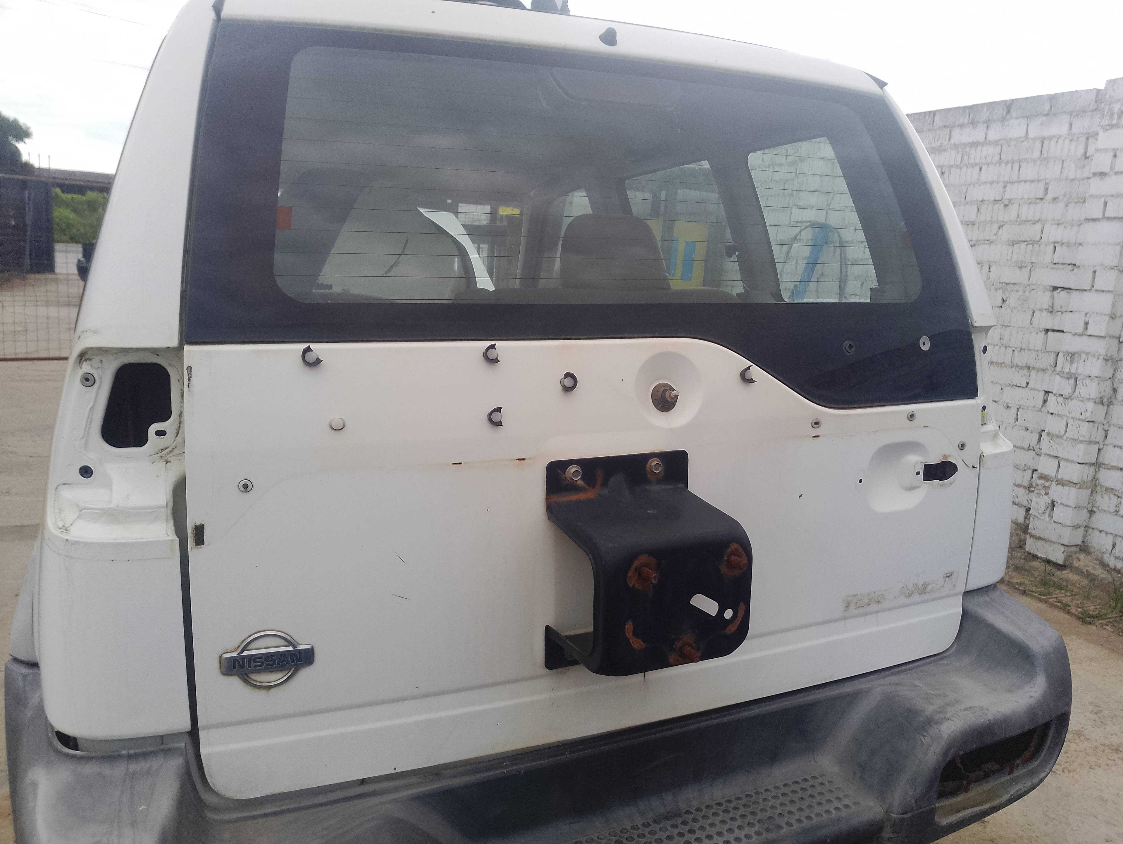 Recambio de porton trasero para nissan terrano/terrano.ii (r20) avenue referencia OEM IAM   