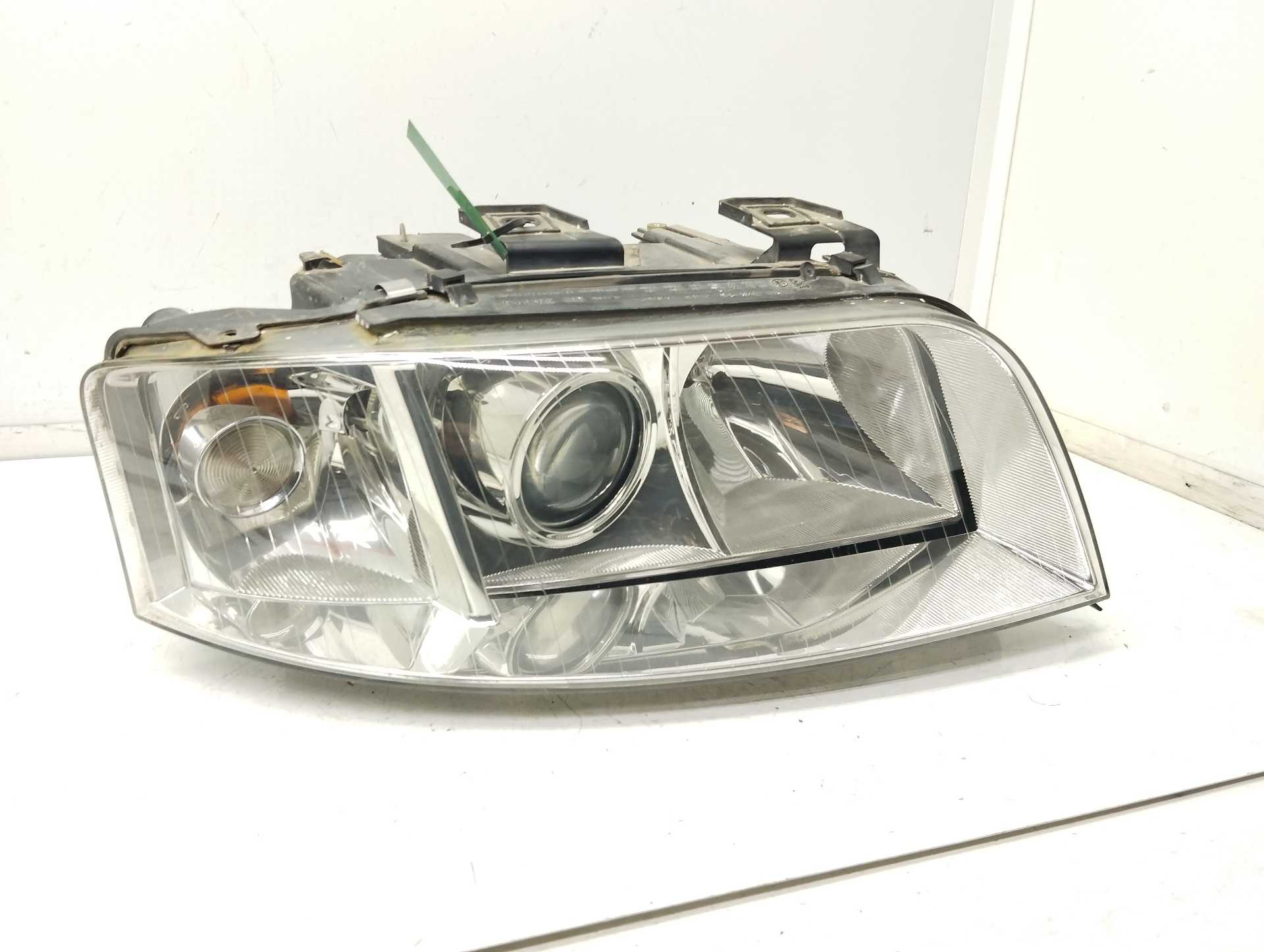 Recambio de faro derecho para audi a6 berlina (4b2) 2.5 tdi referencia OEM IAM 15592400RE  