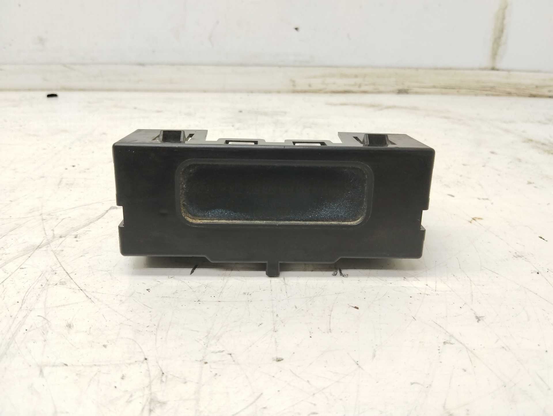 Recambio de pantalla multifuncion para renault kangoo (f/kc0) authentique 4x4 referencia OEM IAM P7700436305A 216562107A 