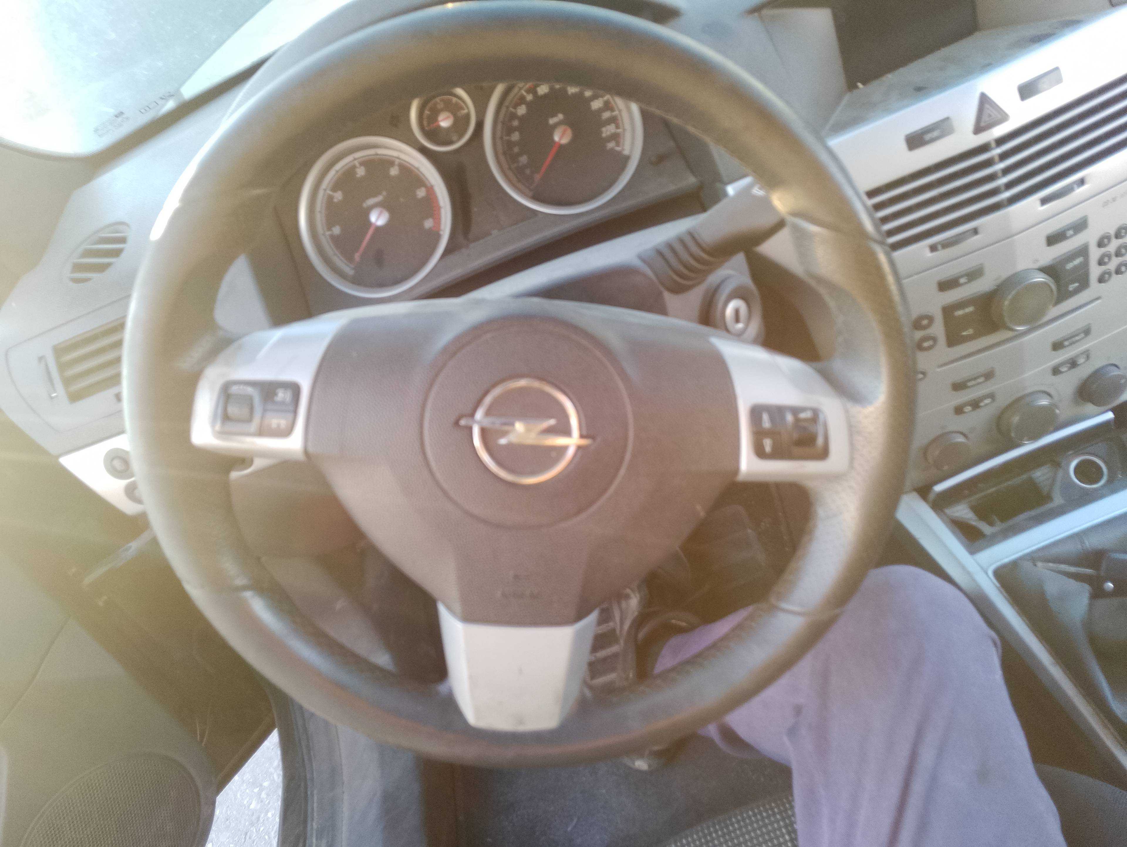 Recambio de volante para opel astra gtc cosmo referencia OEM IAM   