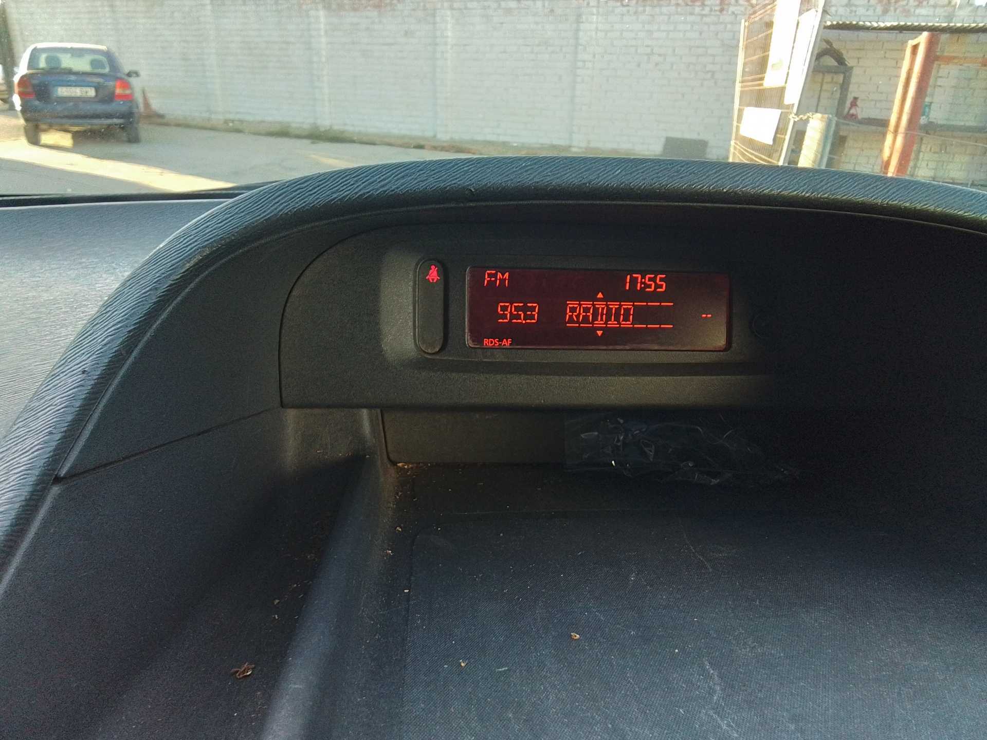 Recambio de pantalla multifuncion para renault kangoo 1.5 dci diesel referencia OEM IAM   