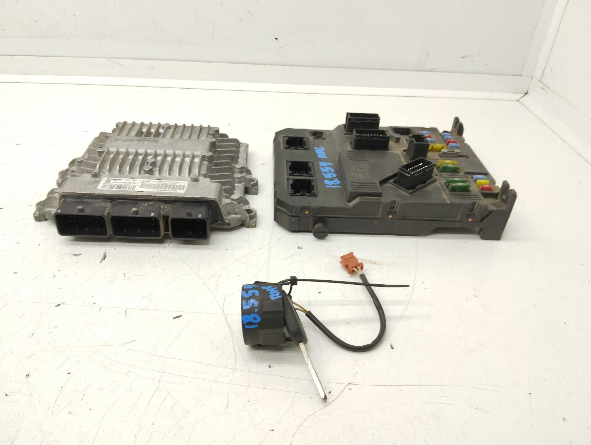 Recambio de centralita motor uce para peugeot 407 premium referencia OEM IAM 5WS40167GT SIEMENS 