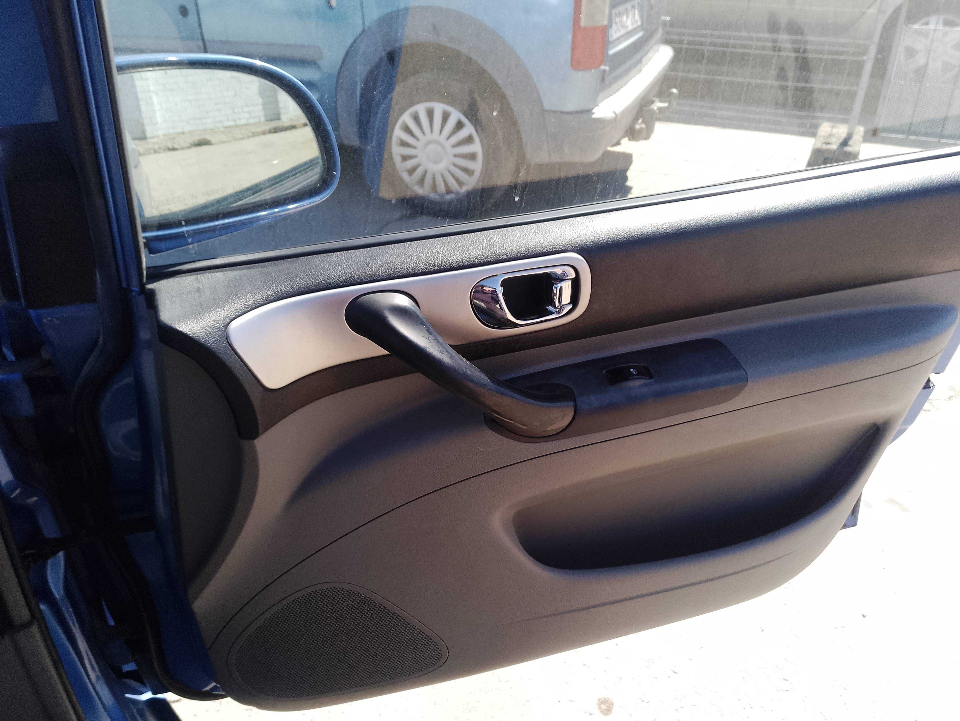 Recambio de guarnecido puerta delantera derecha para chevrolet tacuma se referencia OEM IAM   