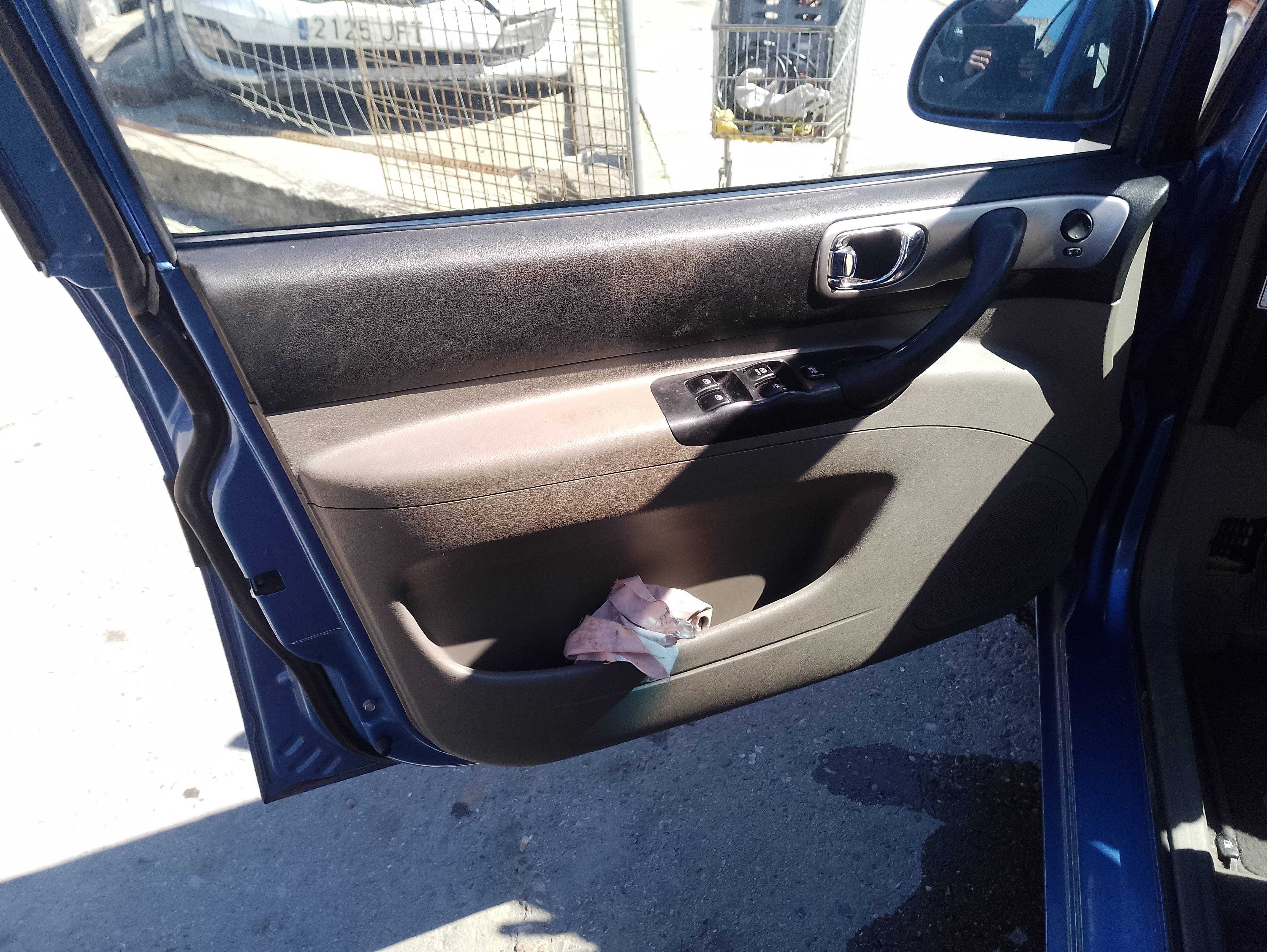 Recambio de guarnecido puerta delantera izquierda para chevrolet tacuma se referencia OEM IAM   