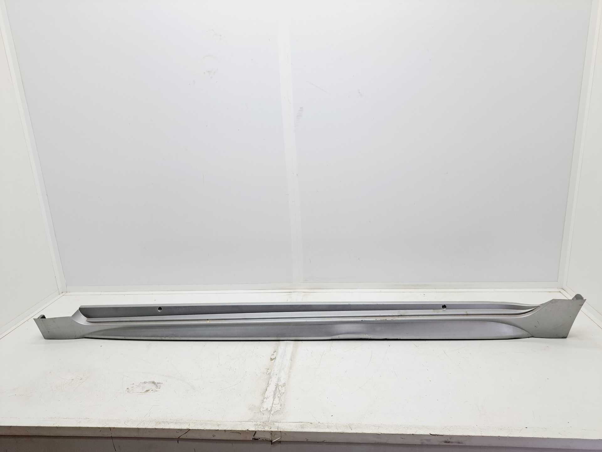Recambio de estribo izquierdo para toyota corolla hybrid (e21) 1.8 referencia OEM IAM 7586002210  