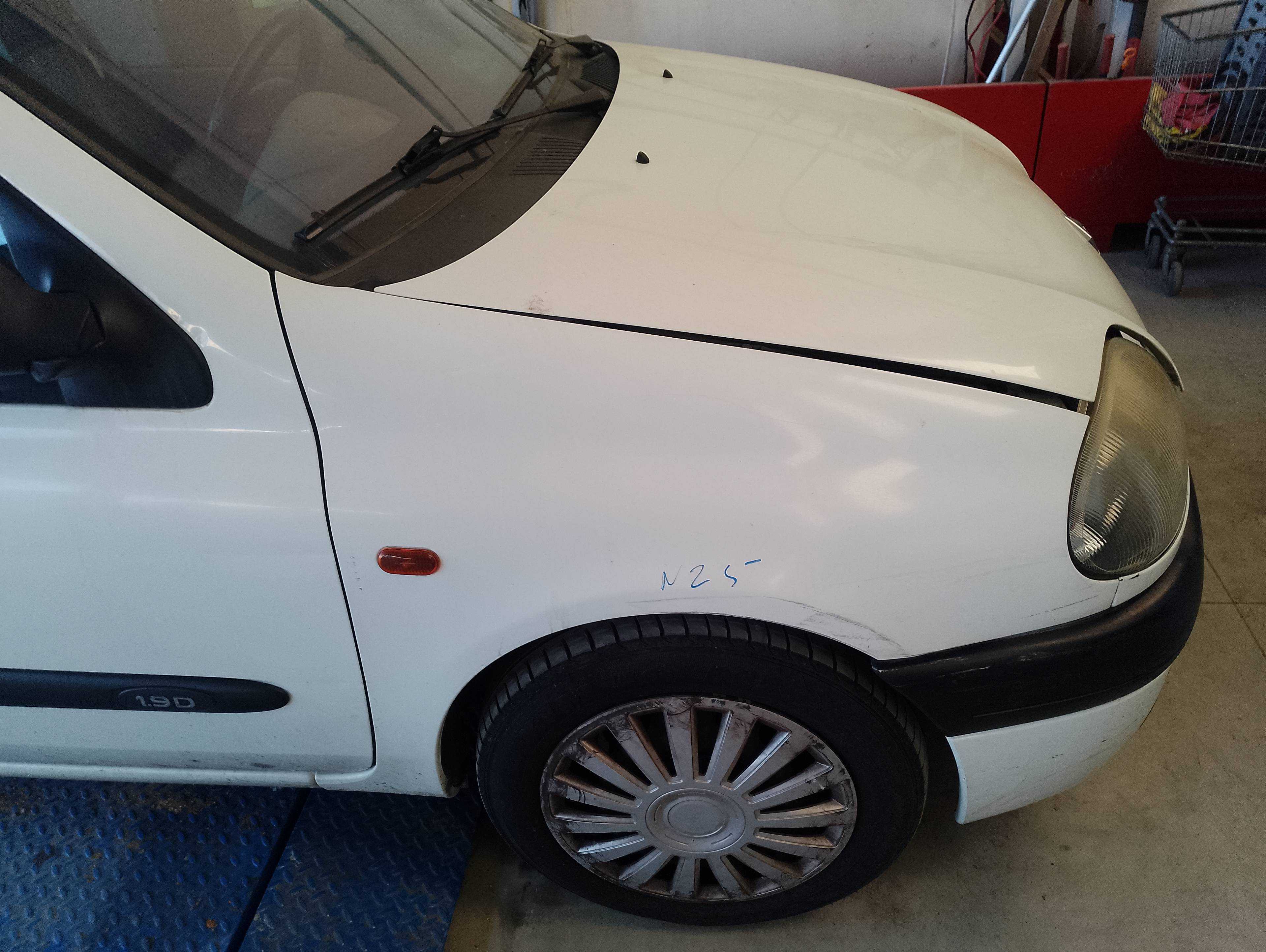 Recambio de aleta delantera derecha para renault clio ii fase i (b/cbo) 1.9 d referencia OEM IAM   