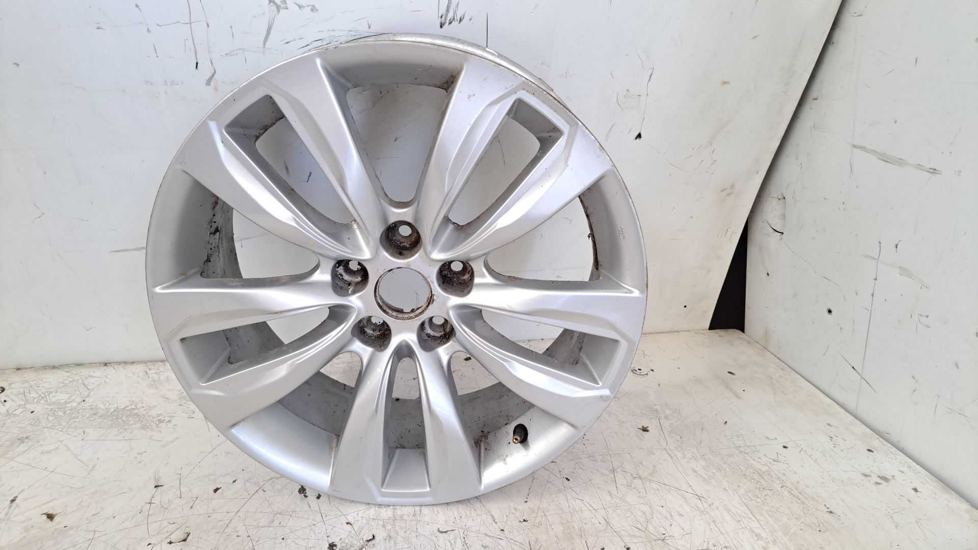 Recambio de llanta para kia sorento active 4wd referencia OEM IAM r18 529101u380 