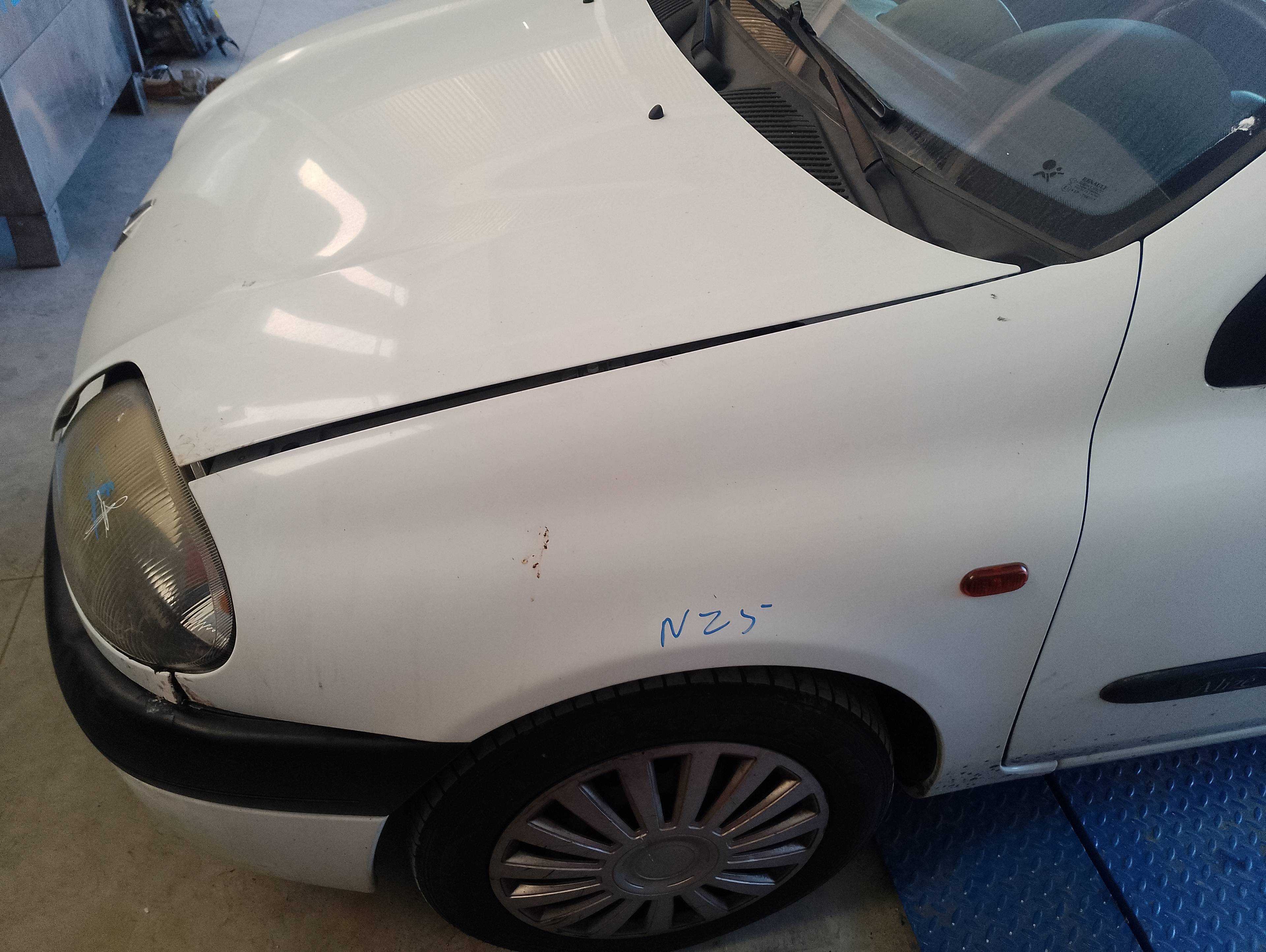Recambio de aleta delantera izquierda para renault clio ii fase i (b/cbo) 1.9 d referencia OEM IAM   