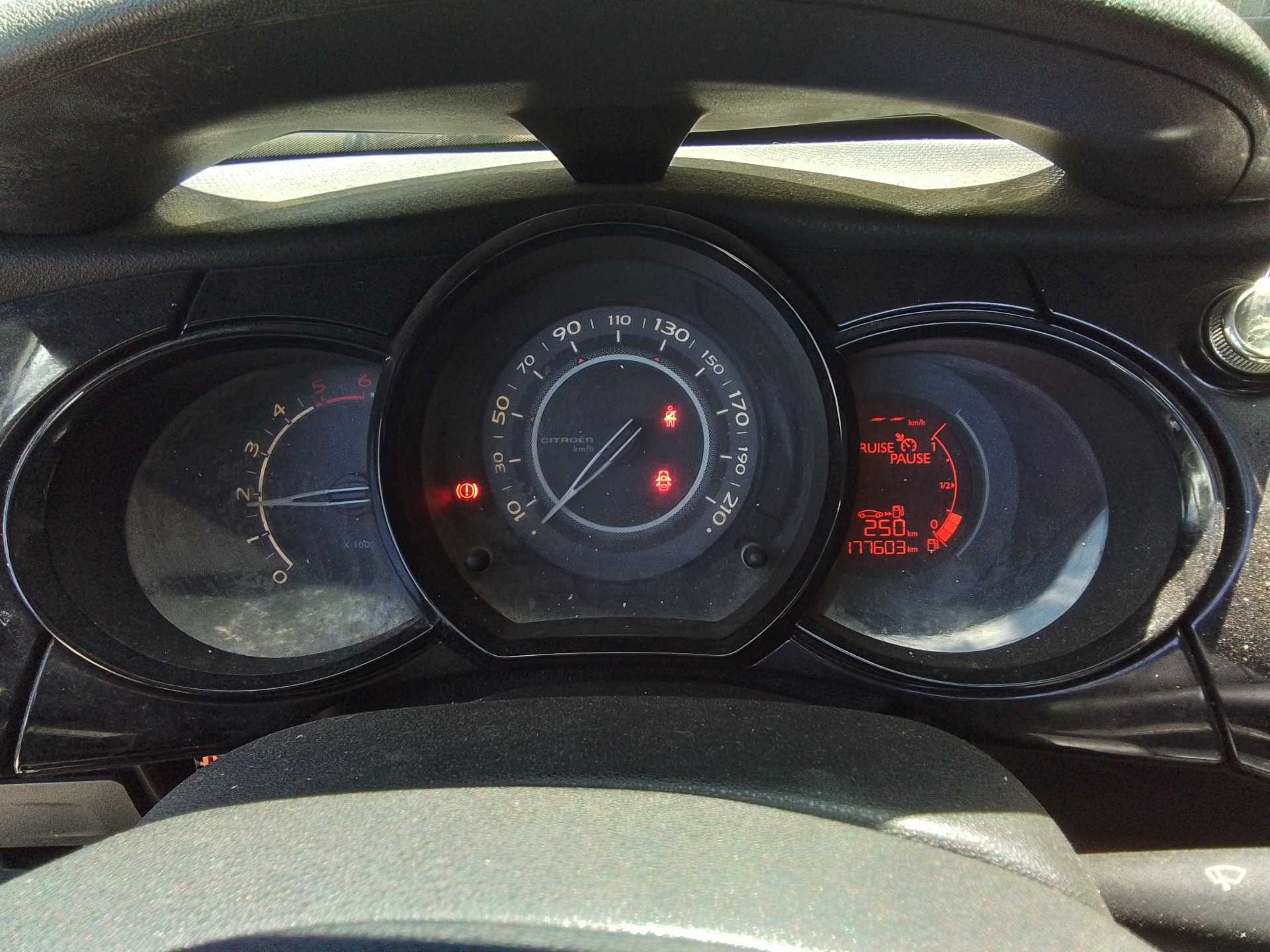 Recambio de cuadro instrumentos para citroën c3 selection referencia OEM IAM   