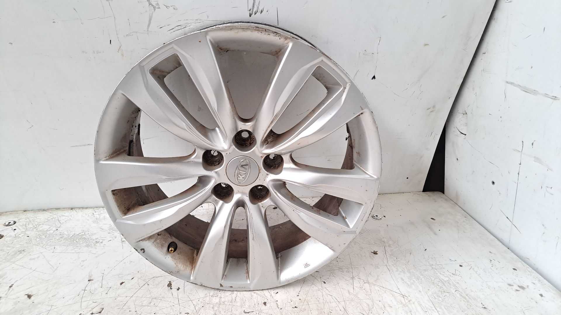 Recambio de llanta para kia sorento active 4wd referencia OEM IAM r18 529101u380 