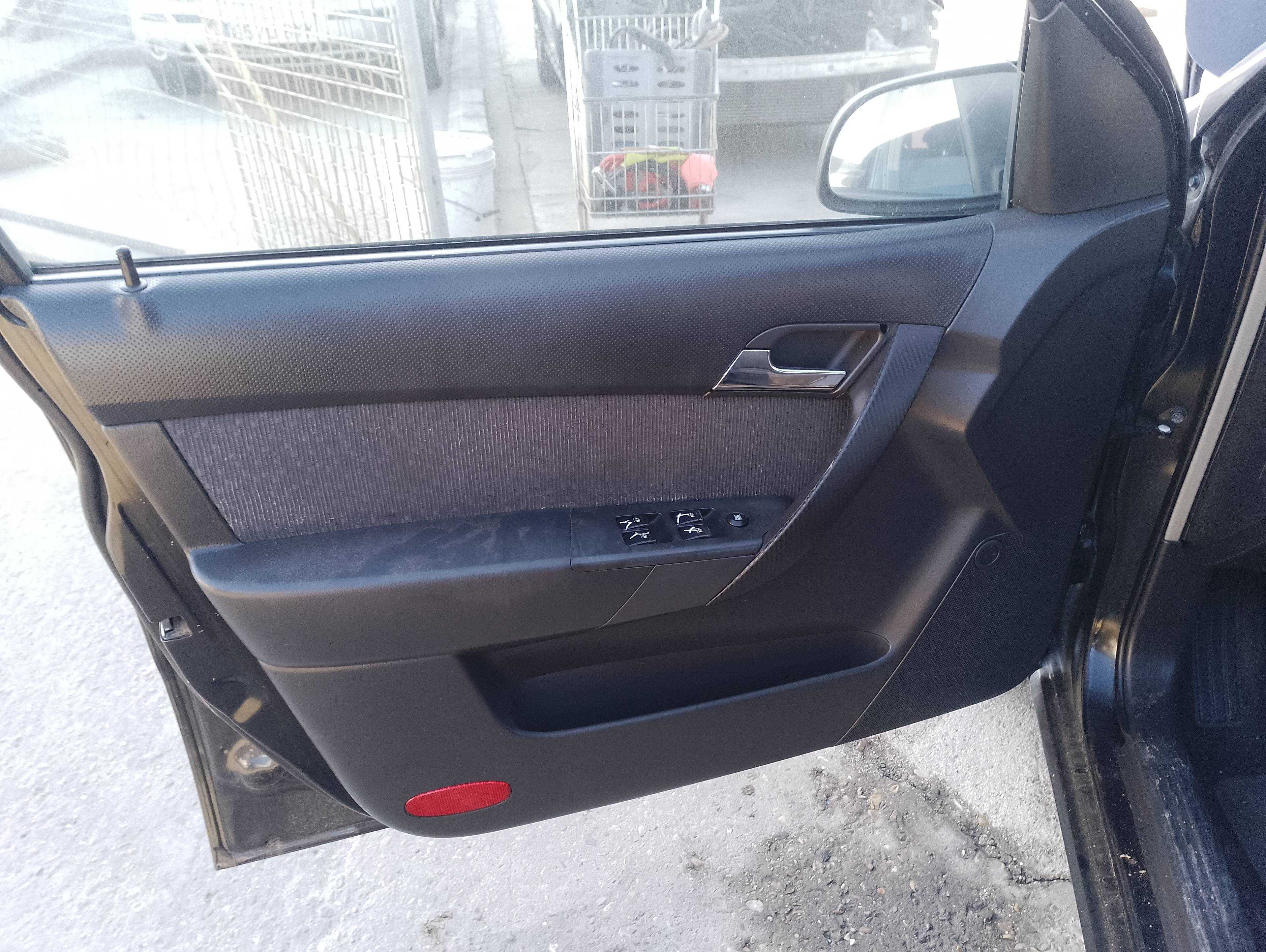 Recambio de guarnecido puerta delantera izquierda para chevrolet aveo ls referencia OEM IAM   