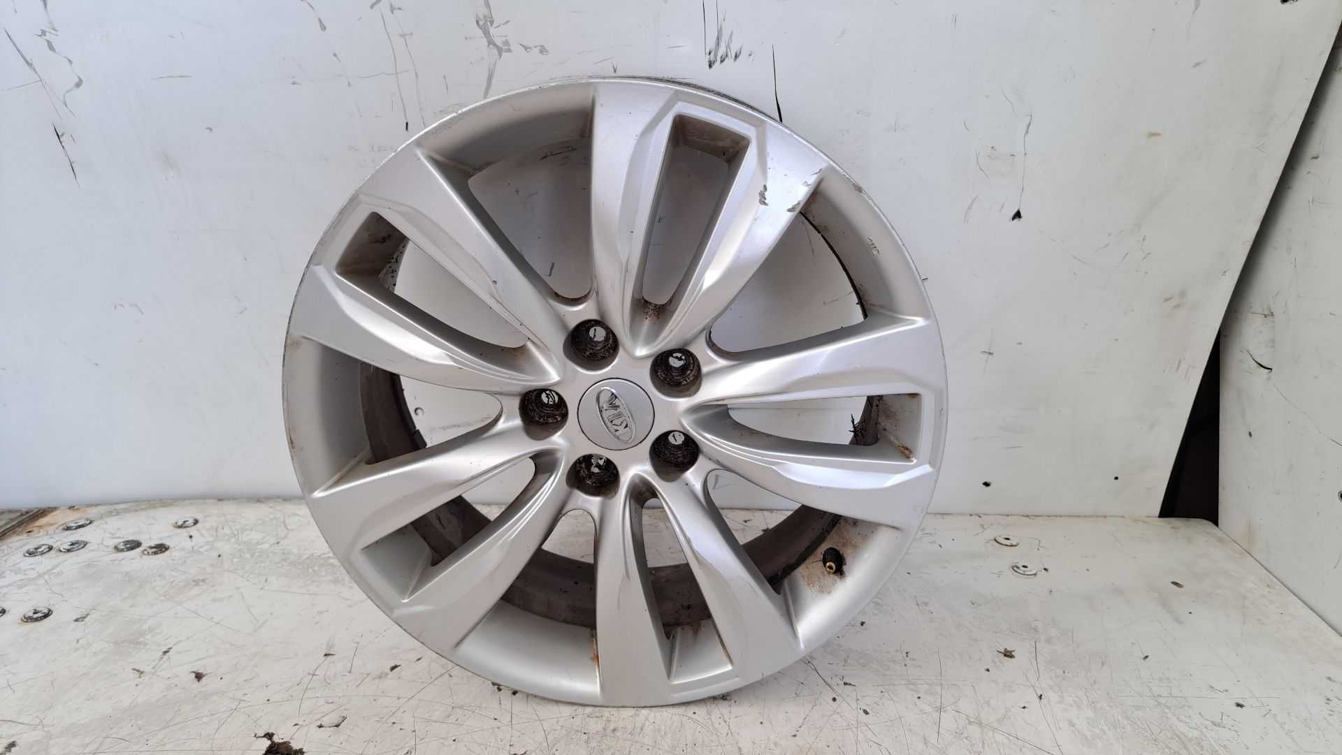 Recambio de llanta para kia sorento active 4wd referencia OEM IAM r18 529101u380 