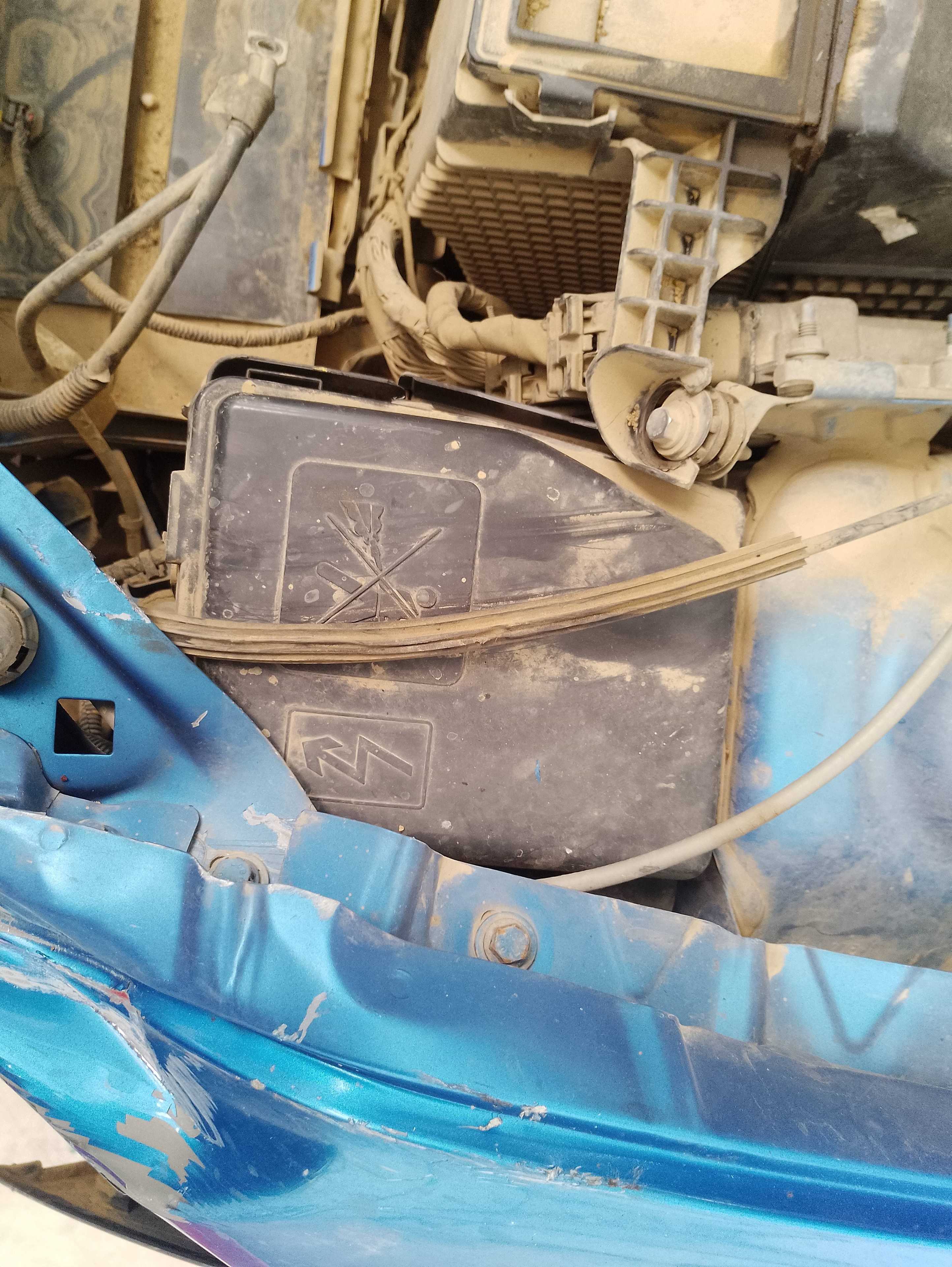 Recambio de caja reles / fusibles para dacia sandero laureate referencia OEM IAM   