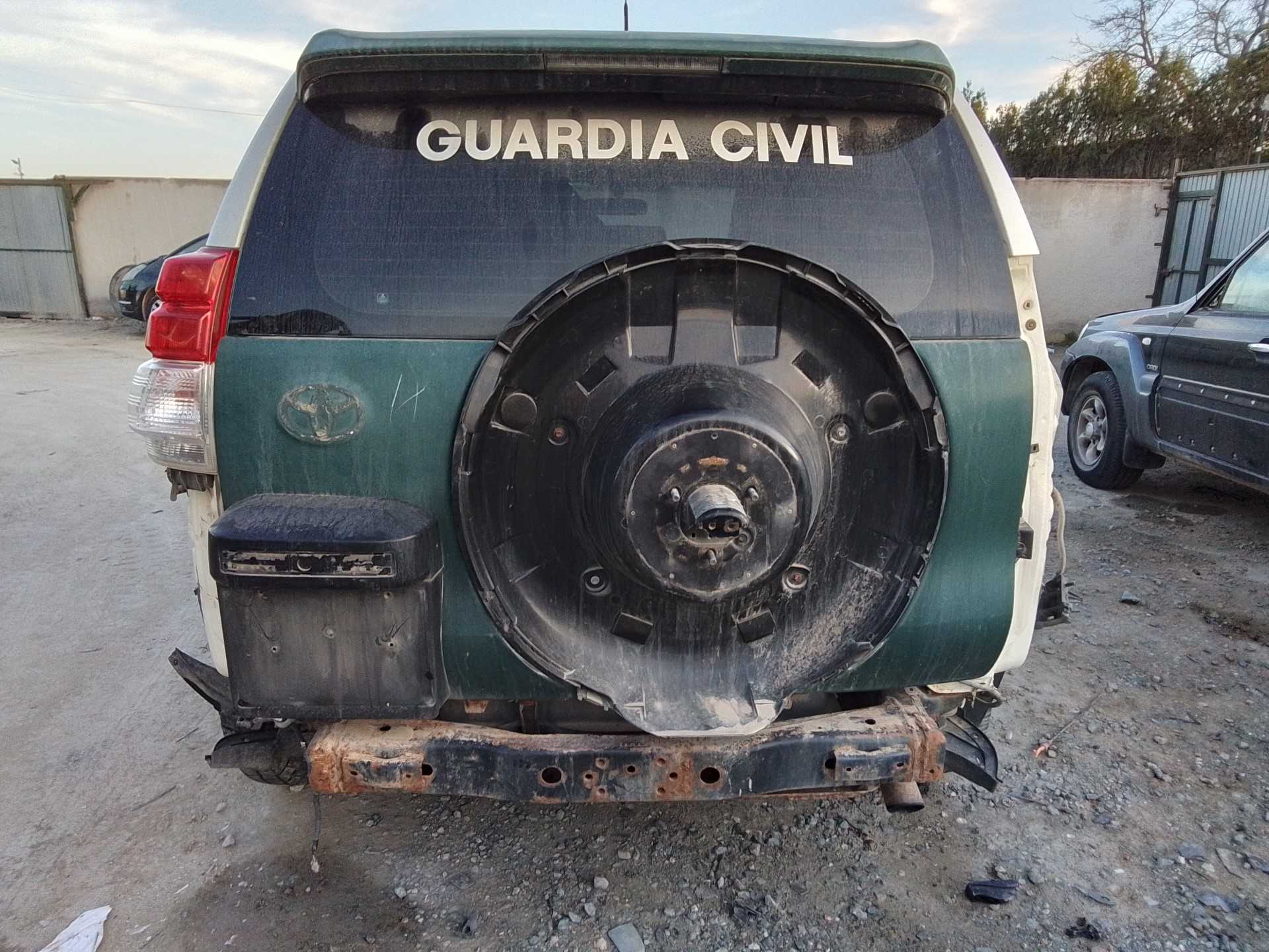 Recambio de porton trasero para toyota land cruiser (j15) basis referencia OEM IAM   