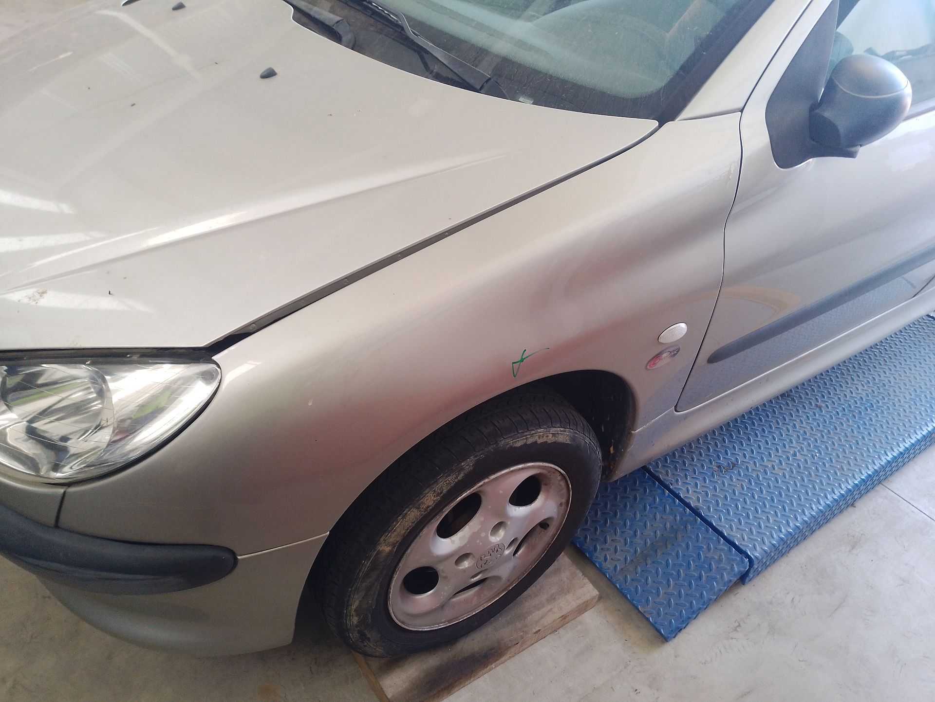 Recambio de aleta delantera izquierda para peugeot 206 hatchback (2a/c) 1.4 i referencia OEM IAM 7840J4  