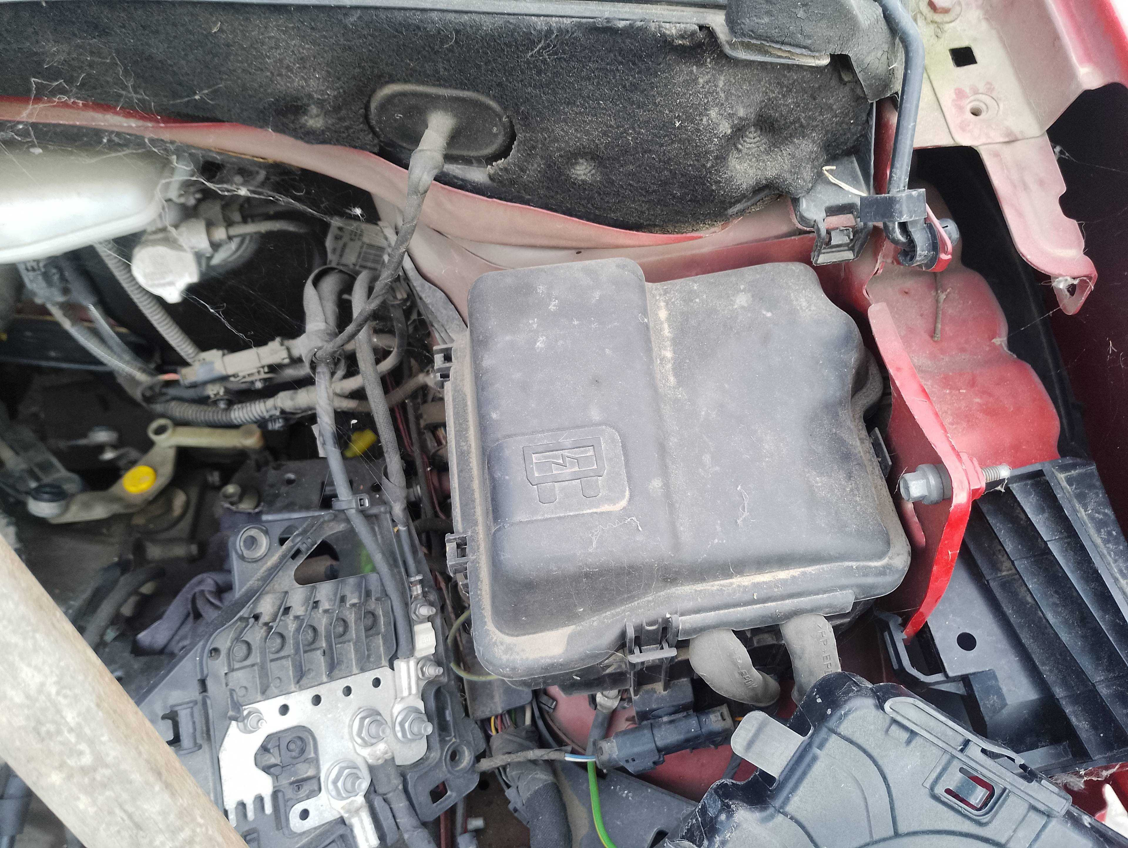 Recambio de caja reles / fusibles para citroën c3 live edition referencia OEM IAM   