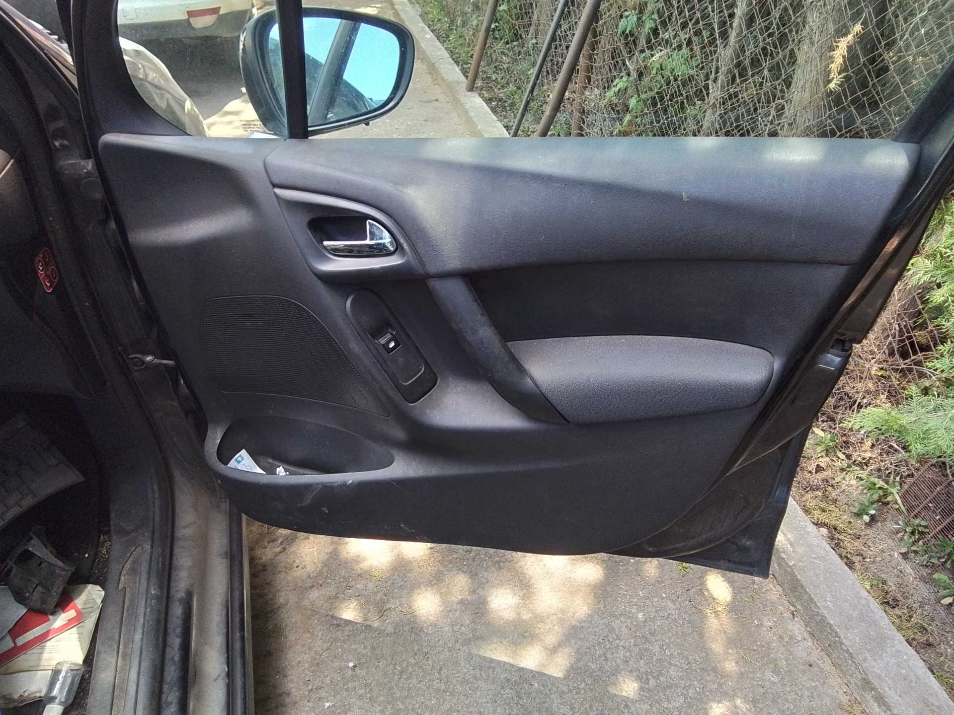 Recambio de guarnecido puerta delantera derecha para citroën c3 selection referencia OEM IAM   