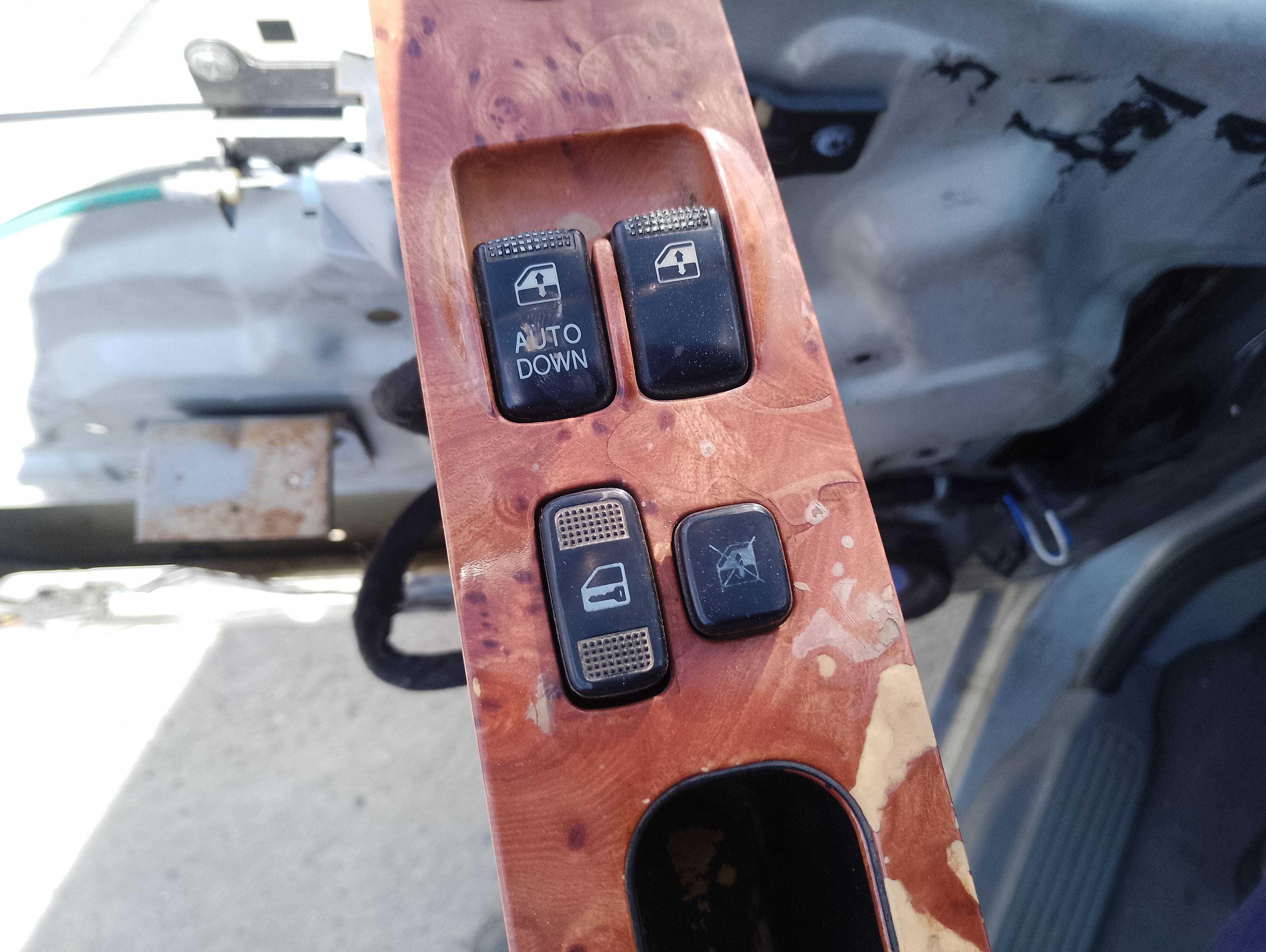 Recambio de mando elevalunas delantero izquierdo para kia carnival ii 2.9 cdri ex referencia OEM IAM   