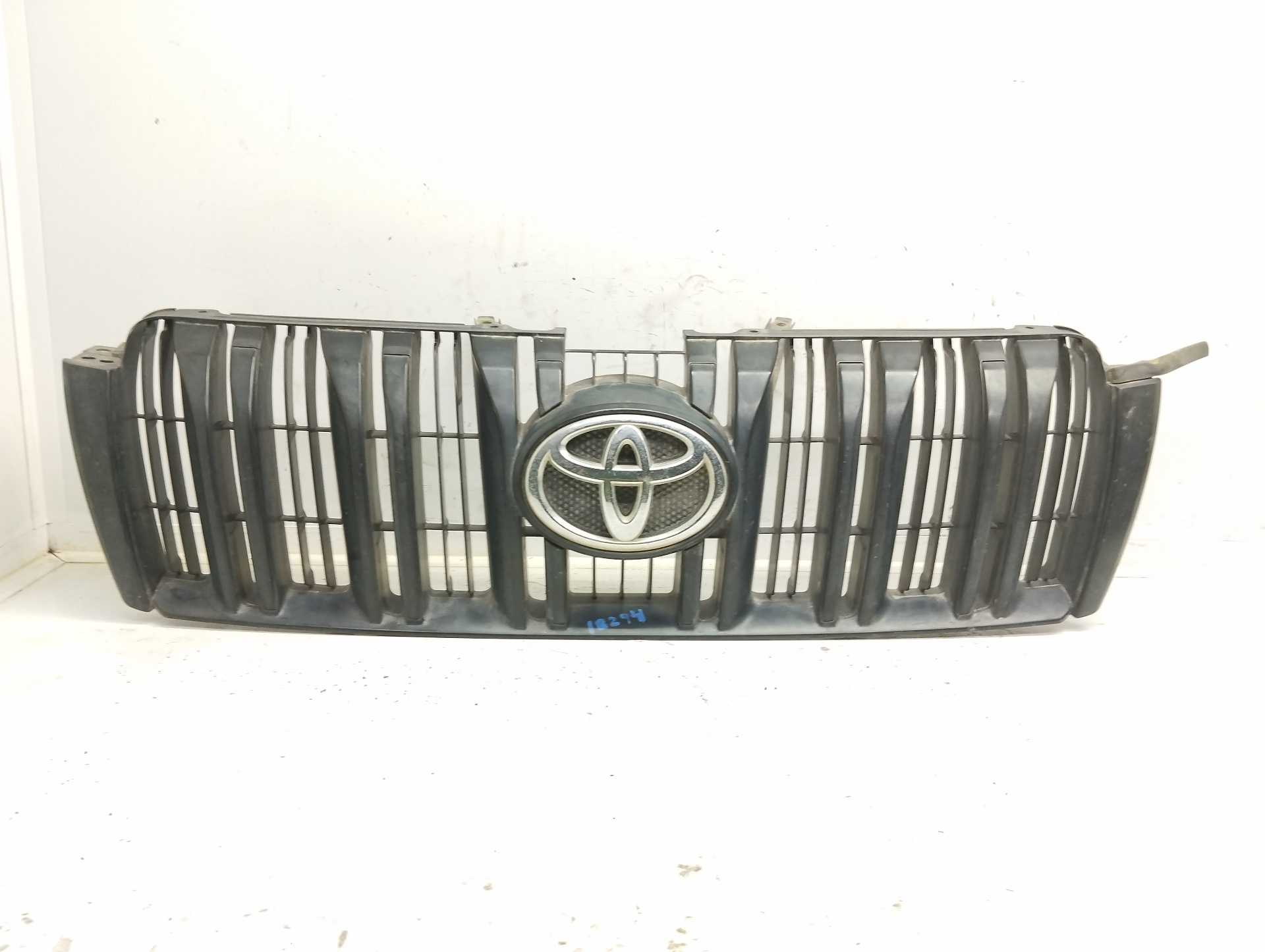 Recambio de rejilla delantera para toyota land cruiser (j15) basis referencia OEM IAM 5311460080  