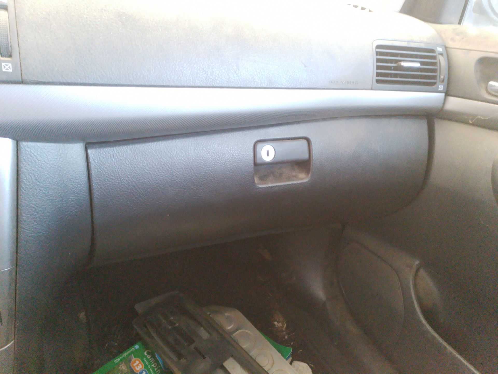Recambio de guantera para toyota avensis station wagon (_t25_) 2.2 d-4d (adt251_) referencia OEM IAM 5555005071B0  