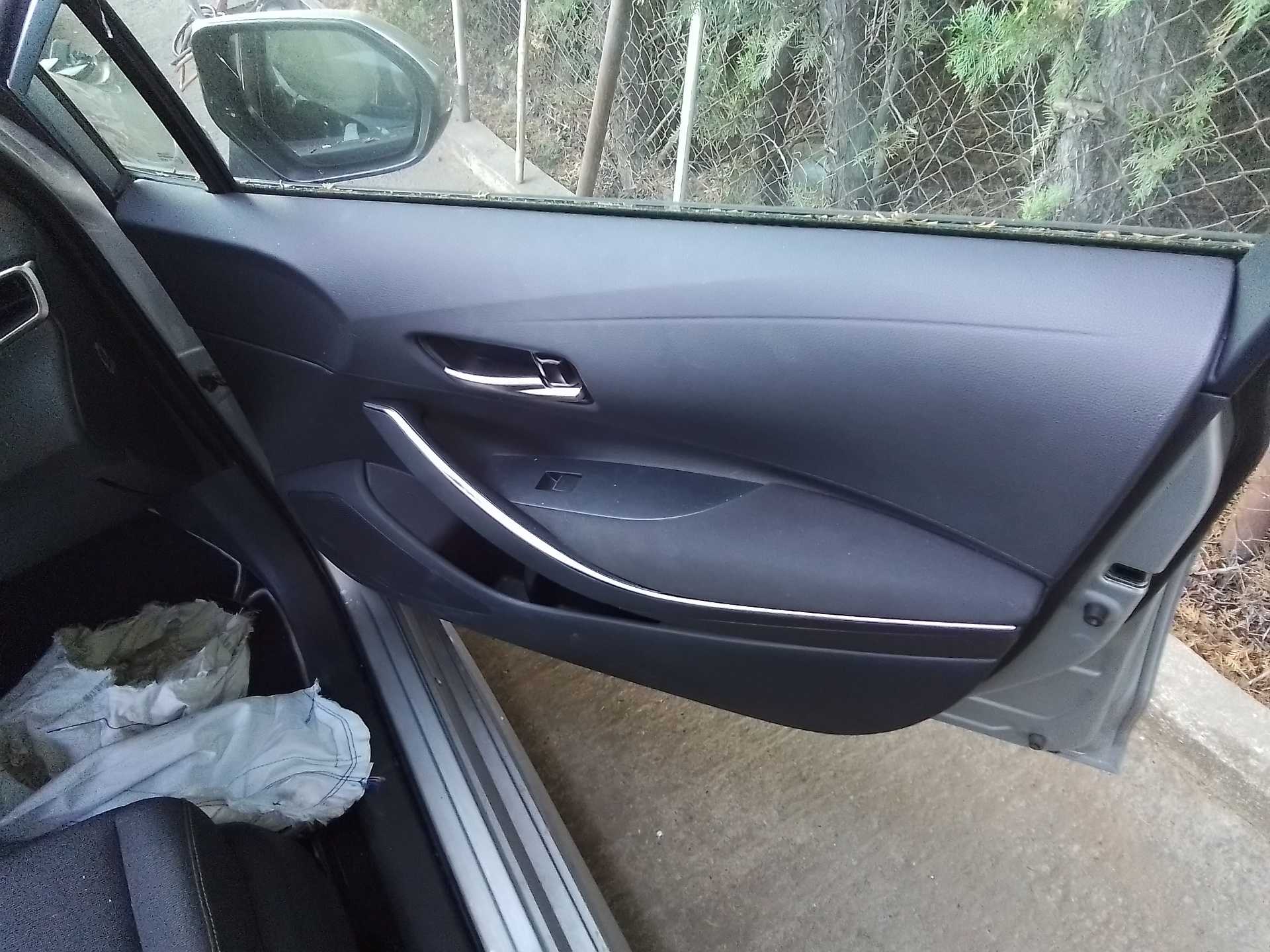 Recambio de guarnecido puerta delantera derecha para toyota corolla hybrid (e21) 1.8 referencia OEM IAM 6761102860  