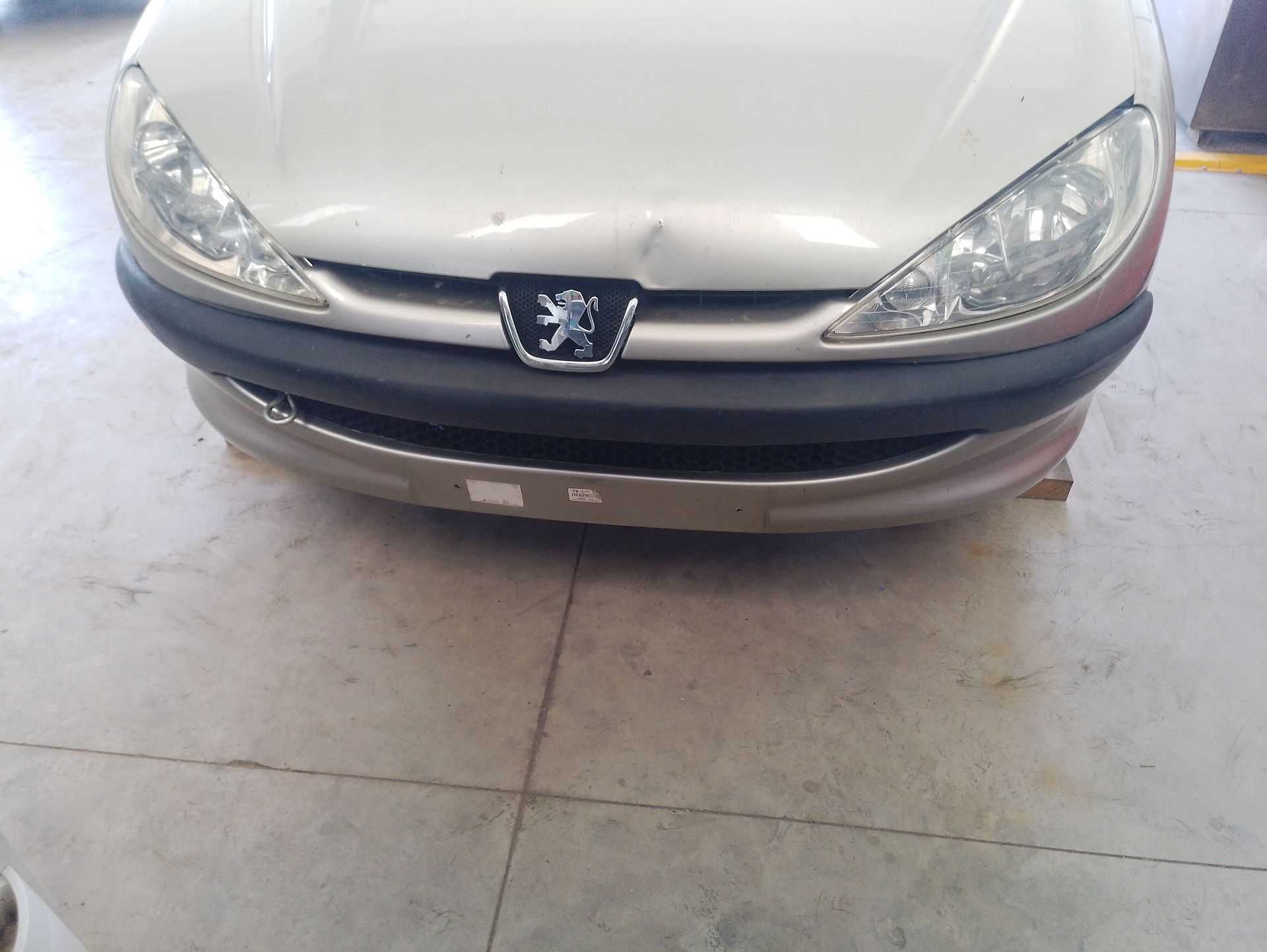 Recambio de paragolpes delantero para peugeot 206 hatchback (2a/c) 1.4 i referencia OEM IAM 7401N2 / 7401X9  