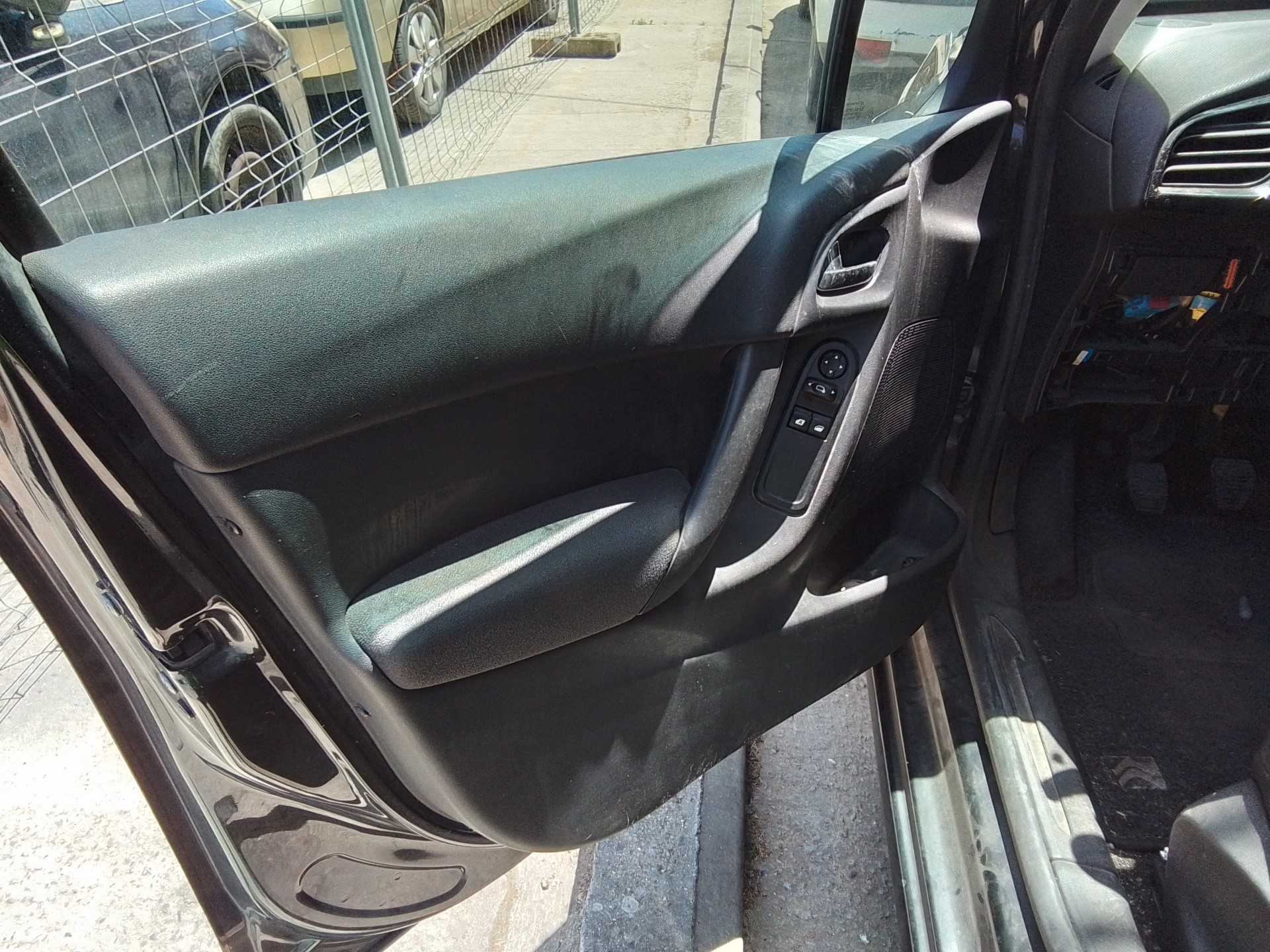 Recambio de guarnecido puerta delantera izquierda para citroën c3 selection referencia OEM IAM   