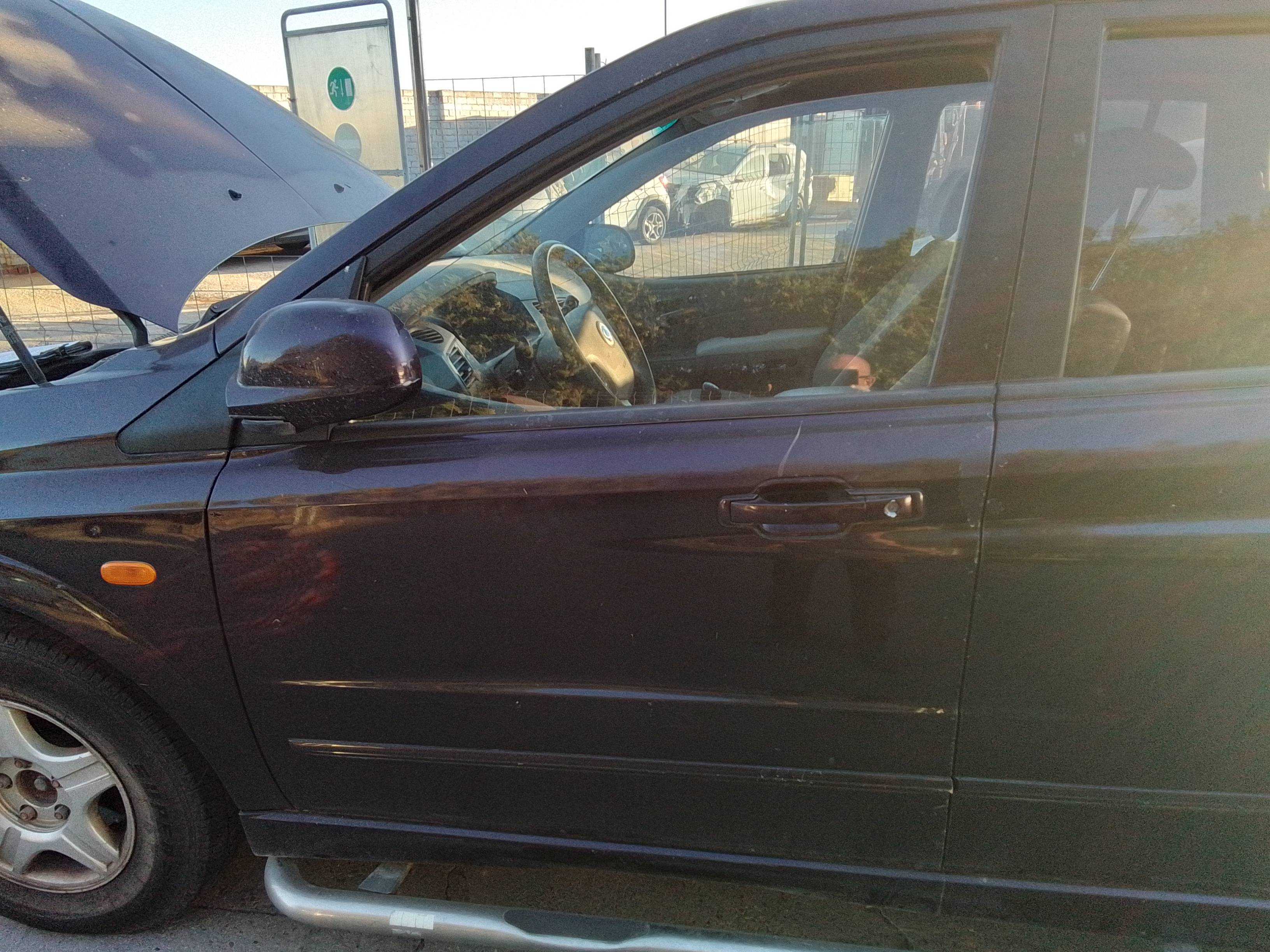 Recambio de puerta delantera izquierda para ssangyong kyron 200 xdi limited referencia OEM IAM   