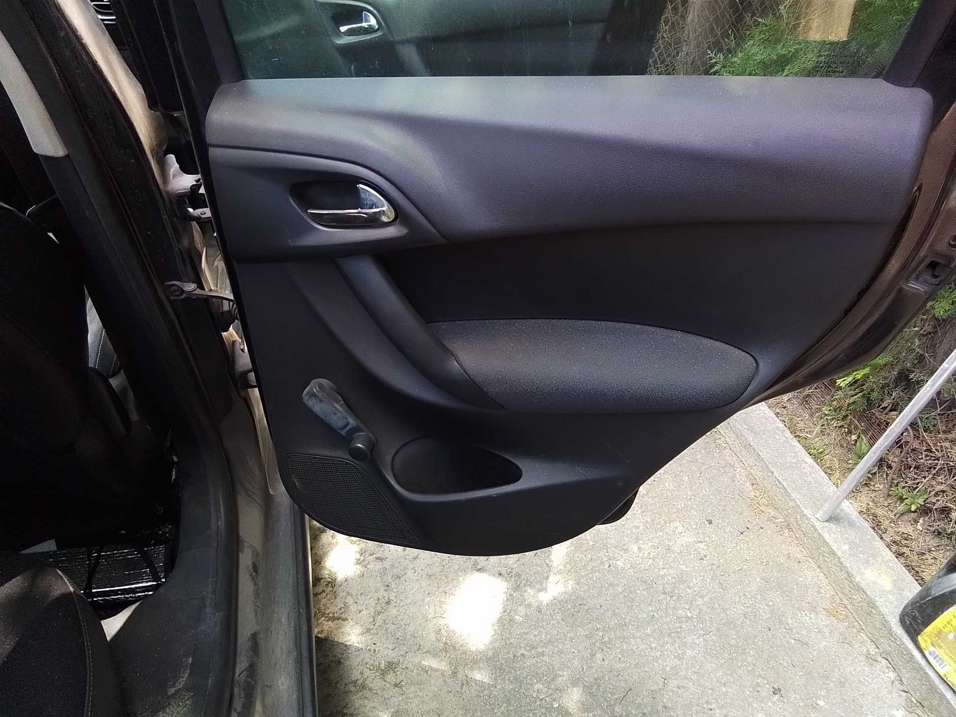 Recambio de guarnecido puerta trasera derecha para citroën c3 selection referencia OEM IAM   