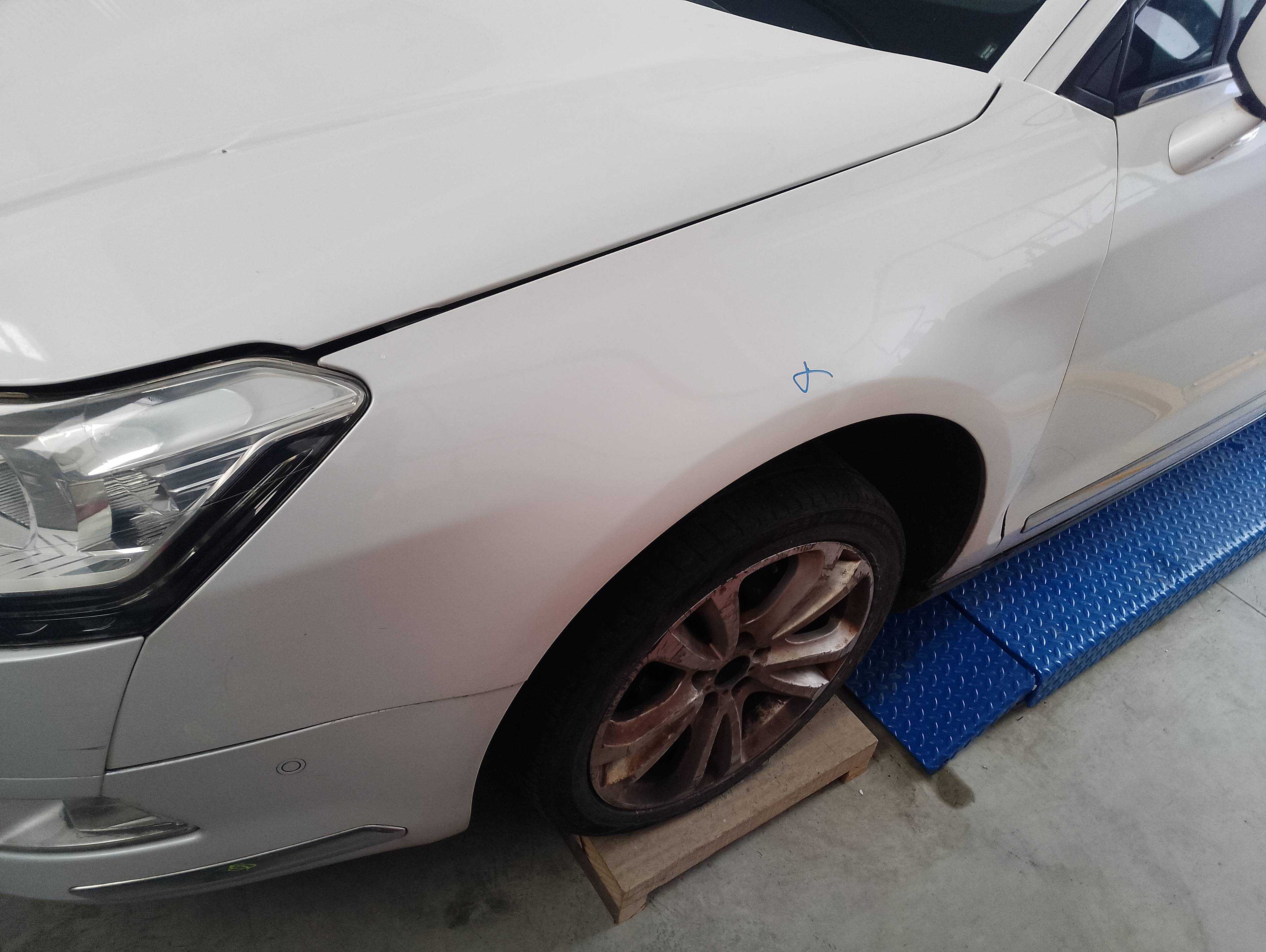 Recambio de aleta delantera izquierda para citroën c5 berlina business referencia OEM IAM   