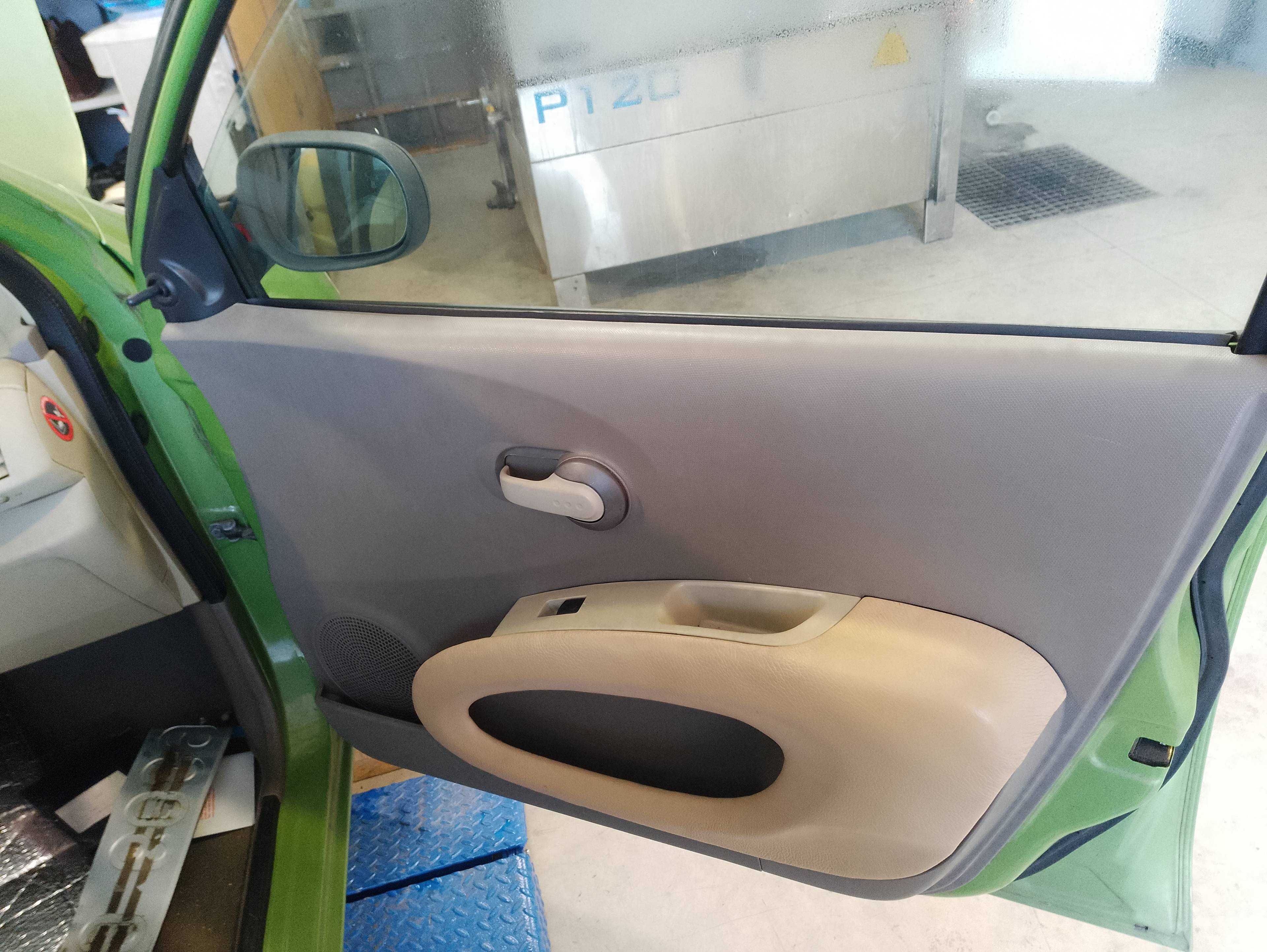 Recambio de guarnecido puerta delantera derecha para nissan micra (k12e) acenta referencia OEM IAM   
