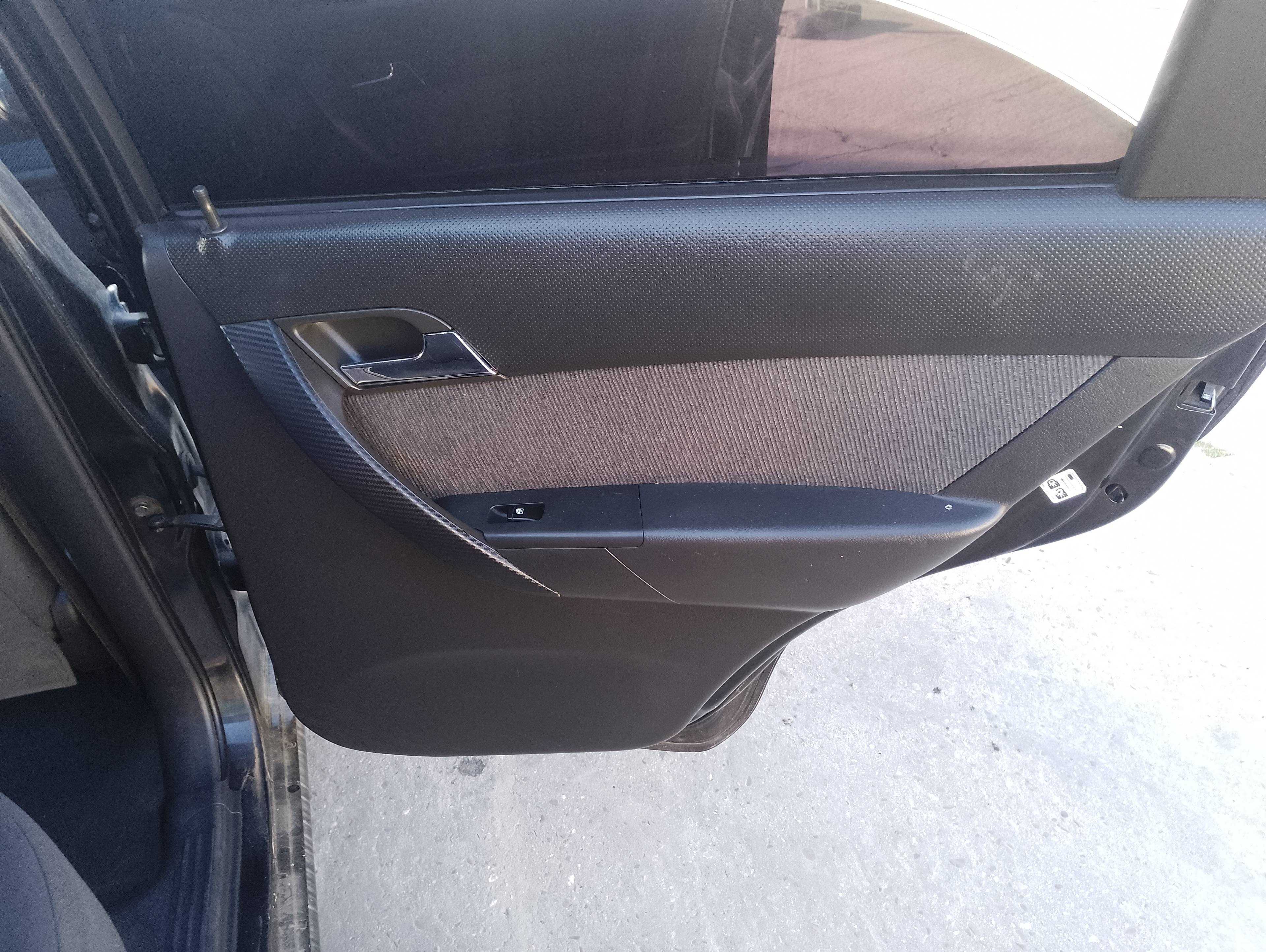 Recambio de guarnecido puerta trasera derecha para chevrolet aveo ls referencia OEM IAM   