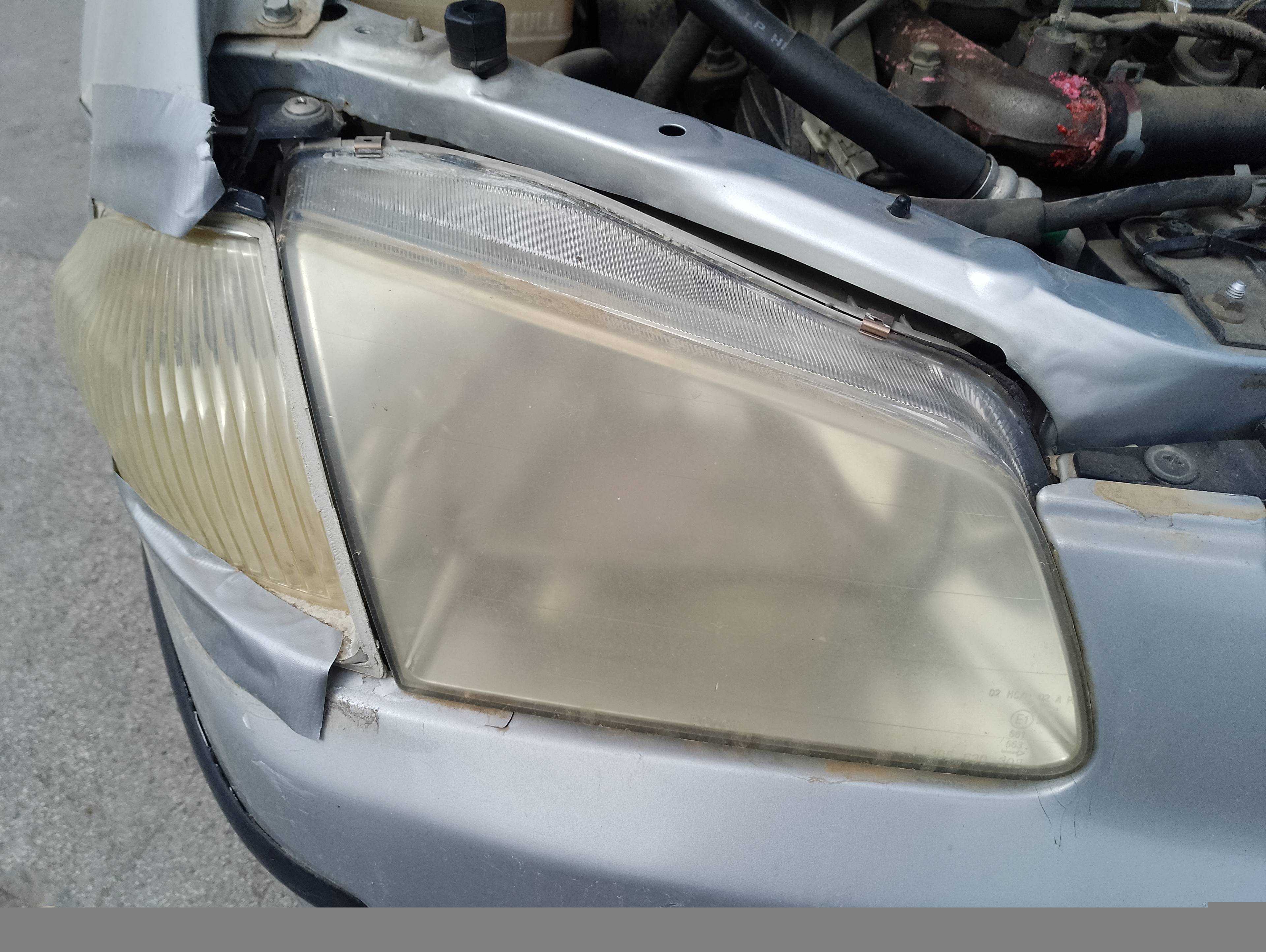 Recambio de faro derecho para mazda 323 berlina f/s (bj) 2.0 d f glx referencia OEM IAM   