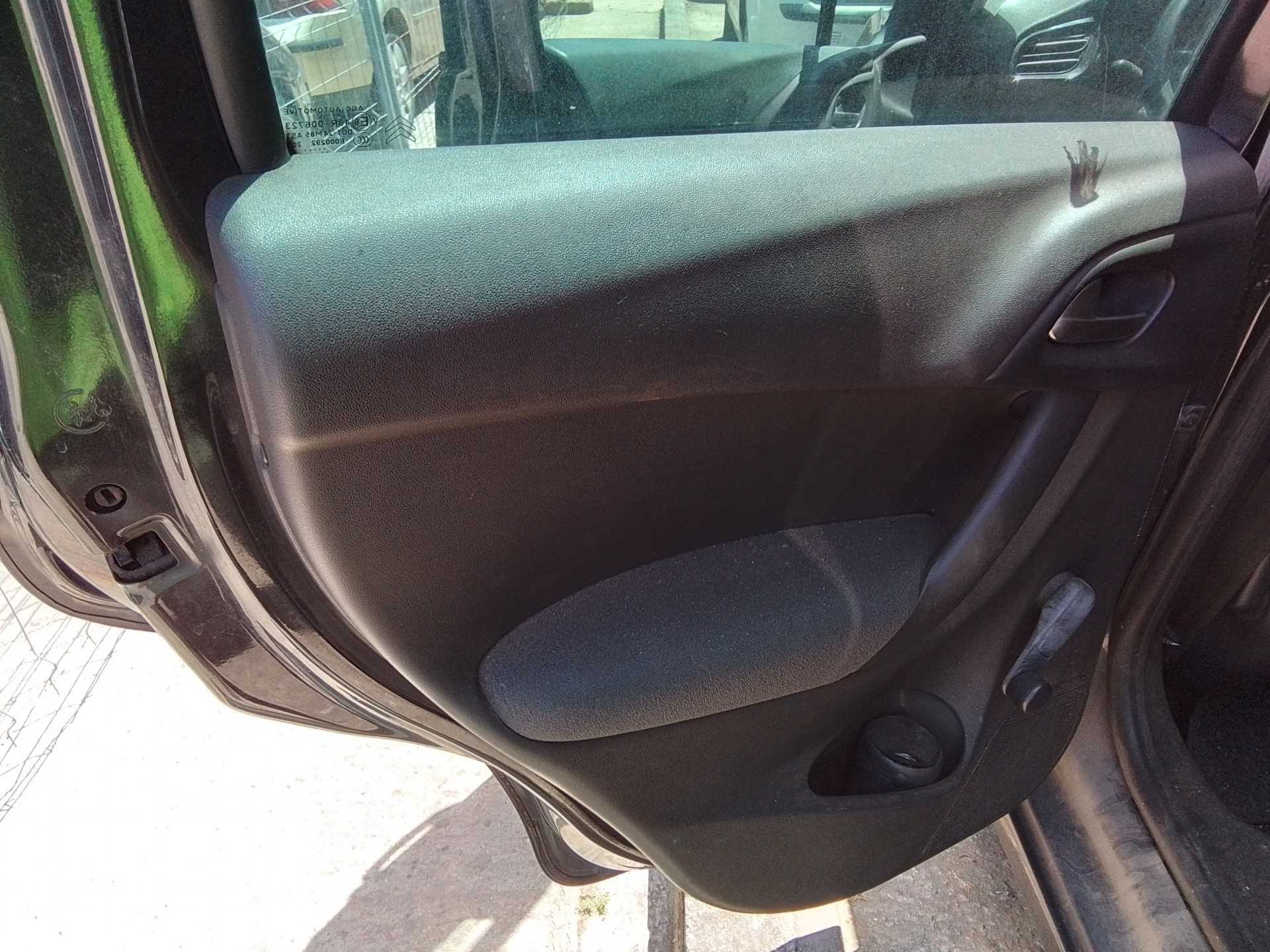 Recambio de guarnecido puerta trasera izquierda para citroën c3 selection referencia OEM IAM   