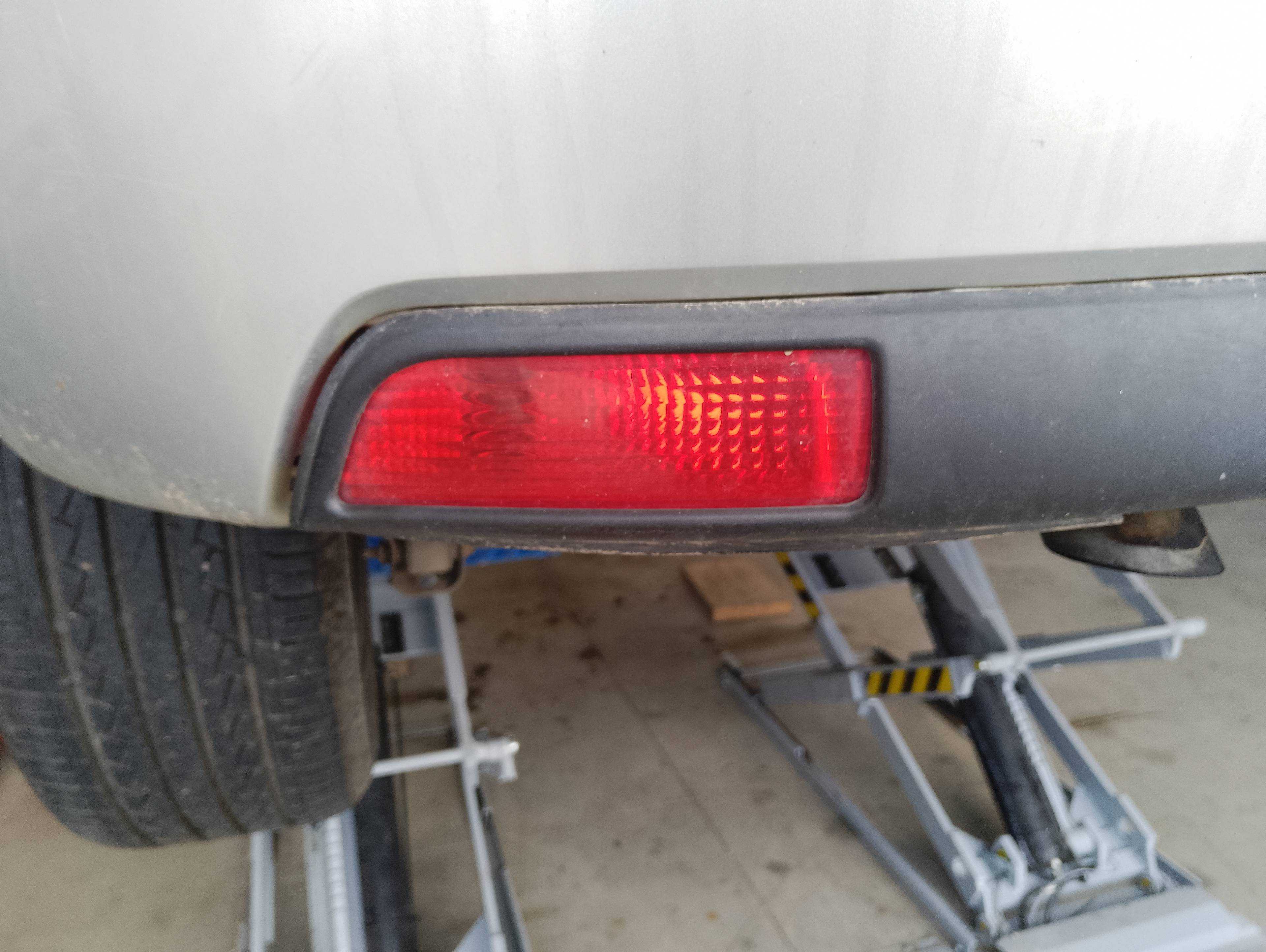 Recambio de faro antiniebla trasero izquierdo para citroën c4 berlina collection referencia OEM IAM   