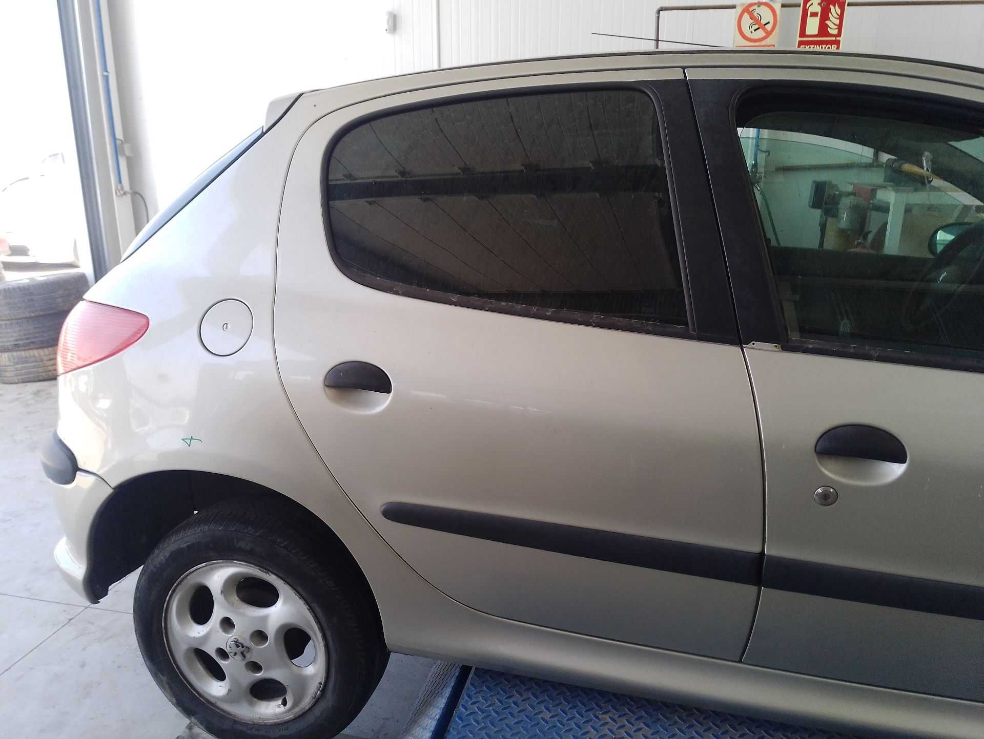 Recambio de puerta trasera derecha para peugeot 206 hatchback (2a/c) 1.4 i referencia OEM IAM 9008A5  