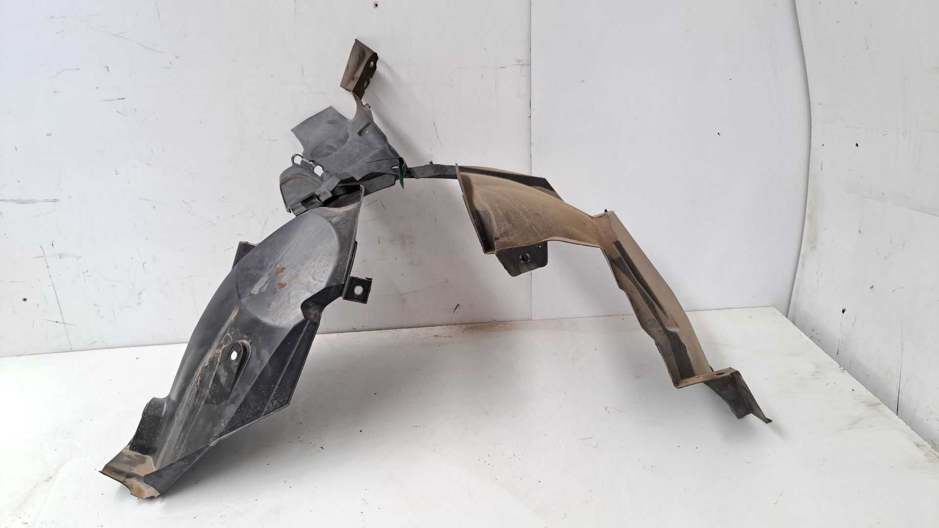 Recambio de paso de rueda delantero izquierdo para dacia duster ii comfort referencia OEM IAM 638412328r  
