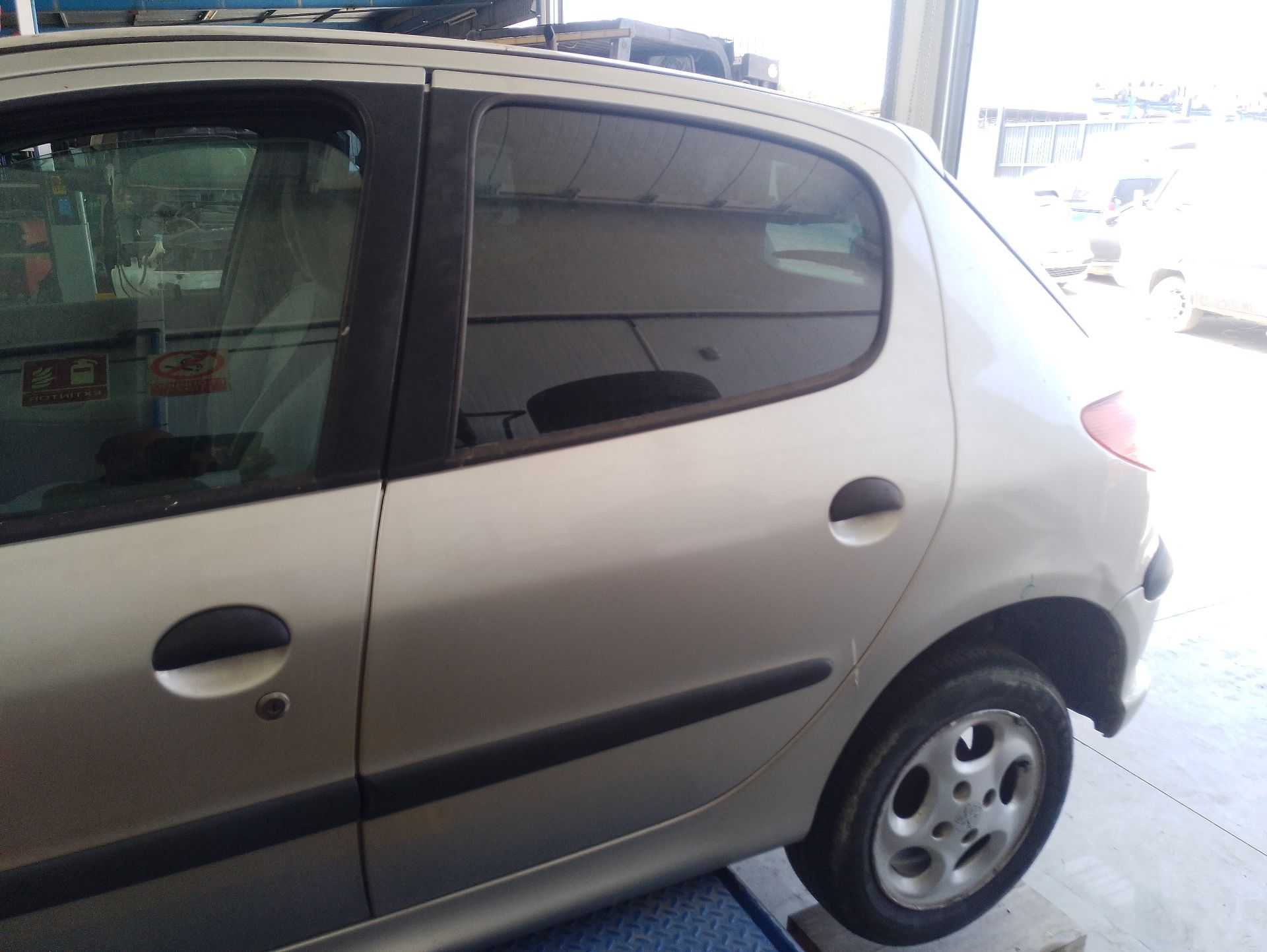 Recambio de puerta trasera izquierda para peugeot 206 hatchback (2a/c) 1.4 i referencia OEM IAM 900678  