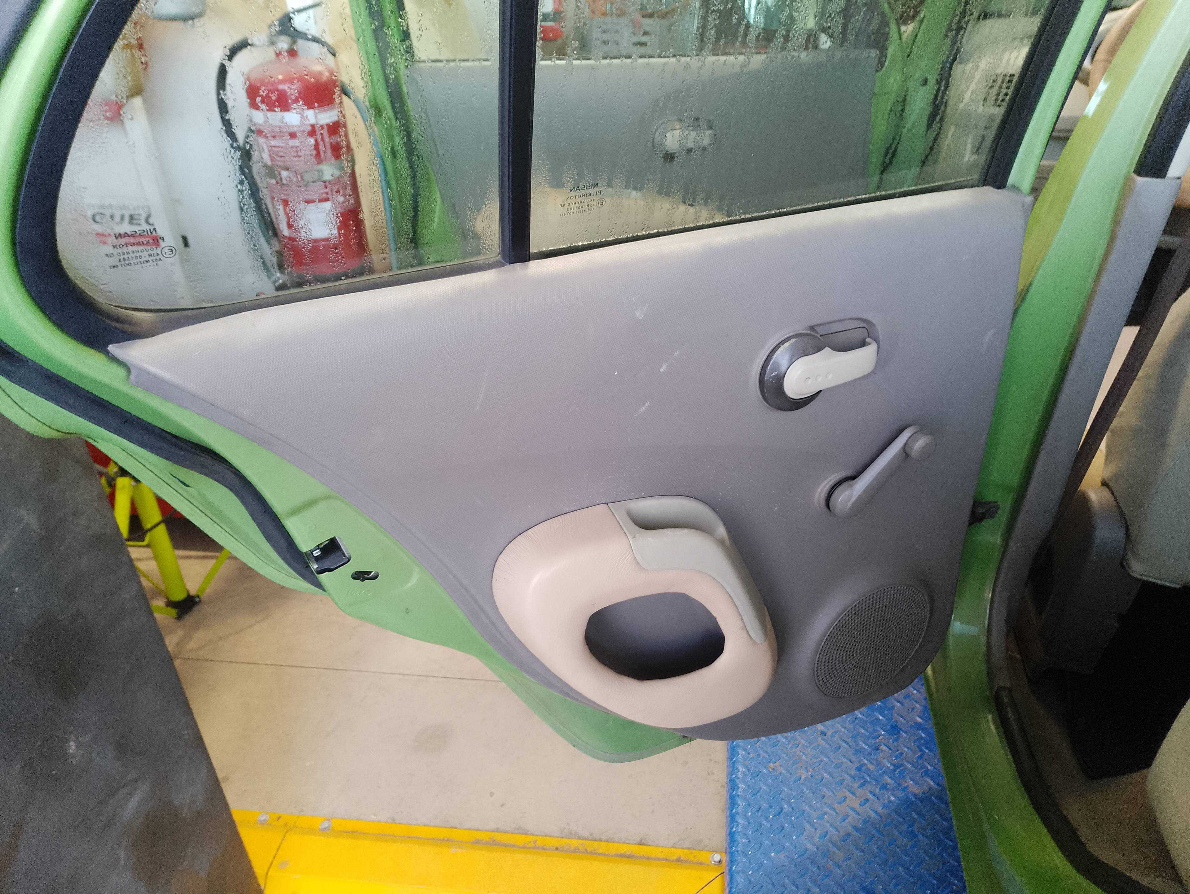 Recambio de guarnecido puerta trasera izquierda para nissan micra (k12e) acenta referencia OEM IAM   