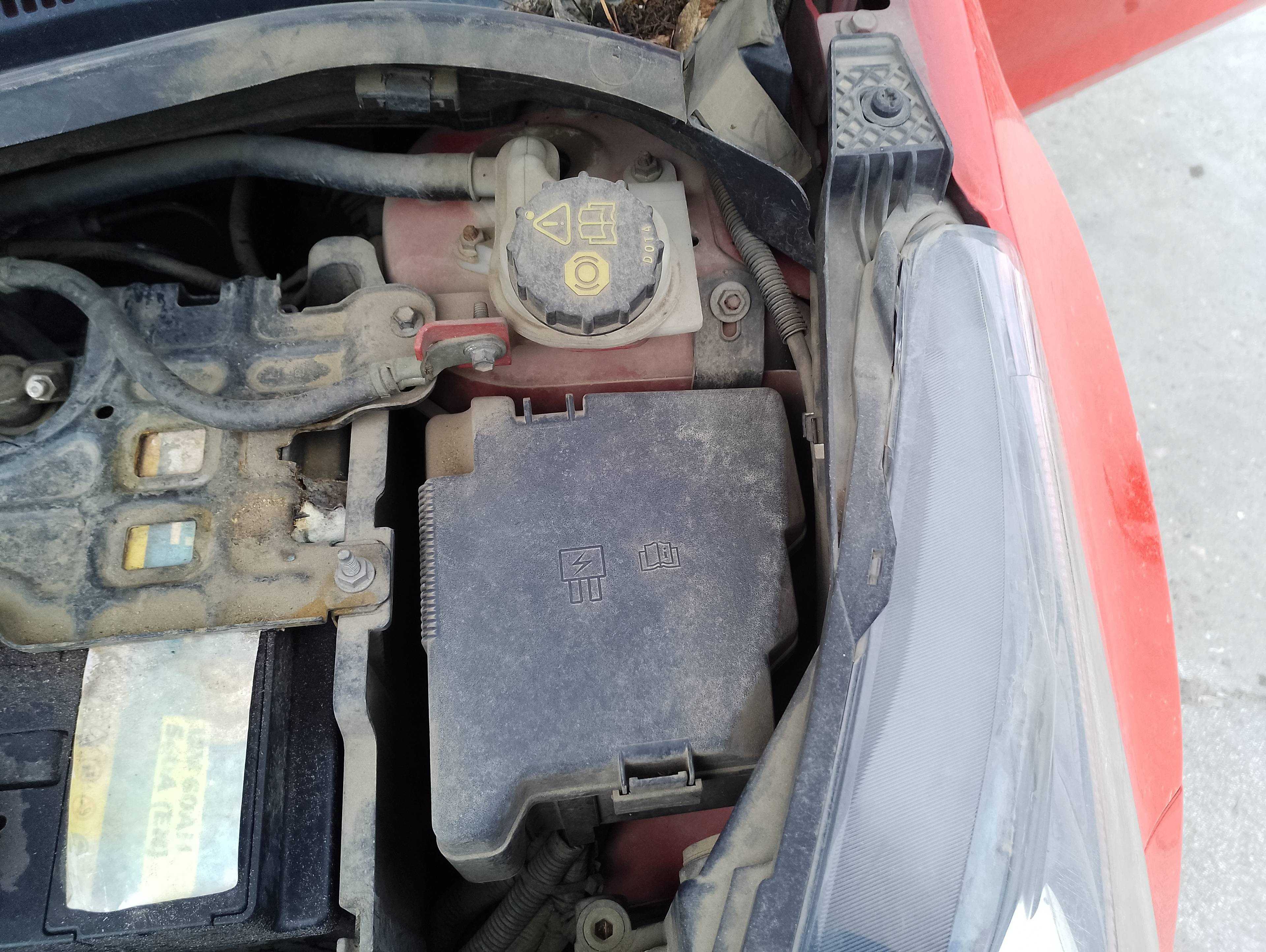 Recambio de caja reles / fusibles para ford fiesta (ccn) black edition referencia OEM IAM   
