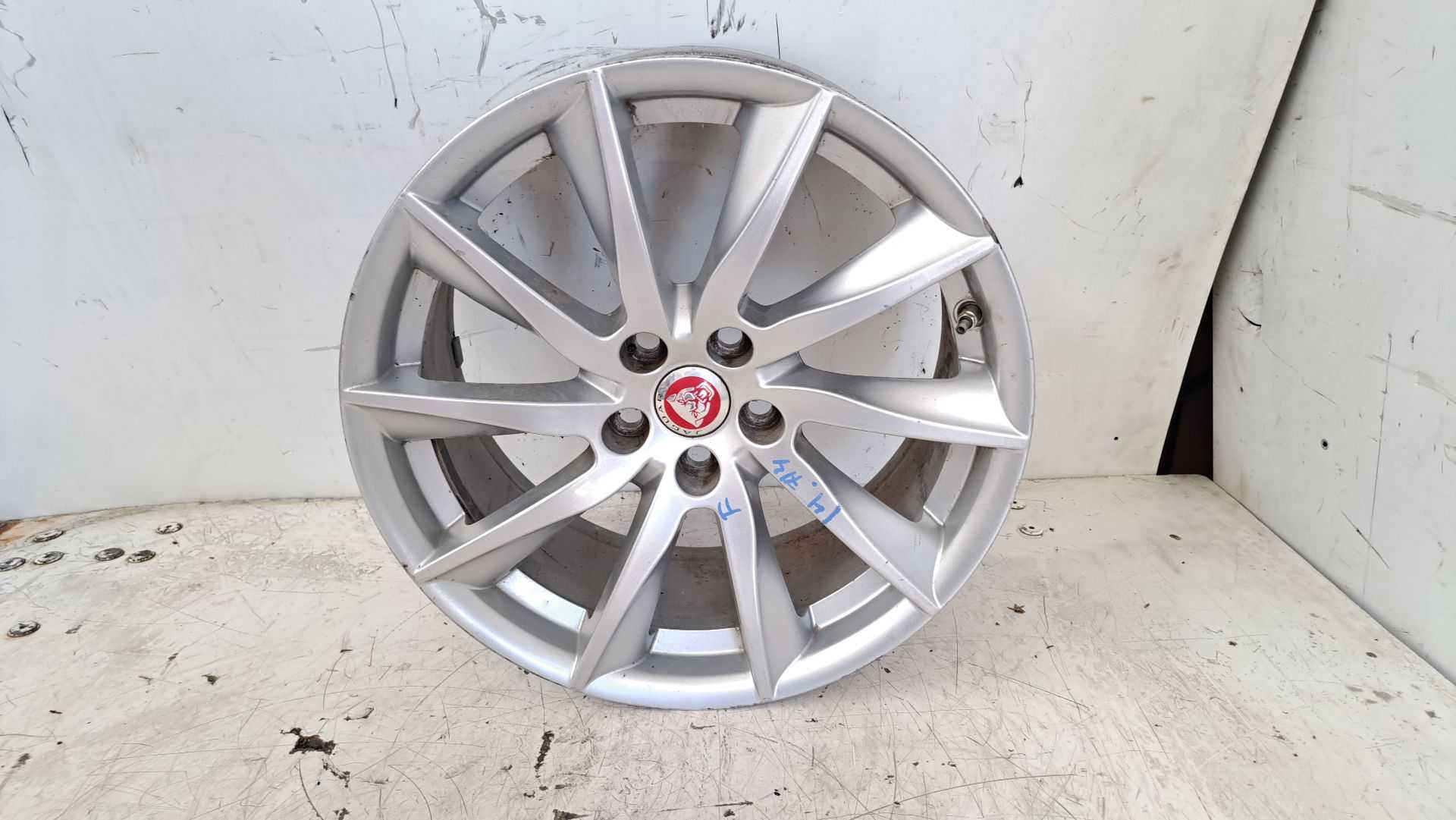 Recambio de llanta para jaguar xf sportbrake 2.2 diesel referencia OEM IAM r18 bw831007aa 