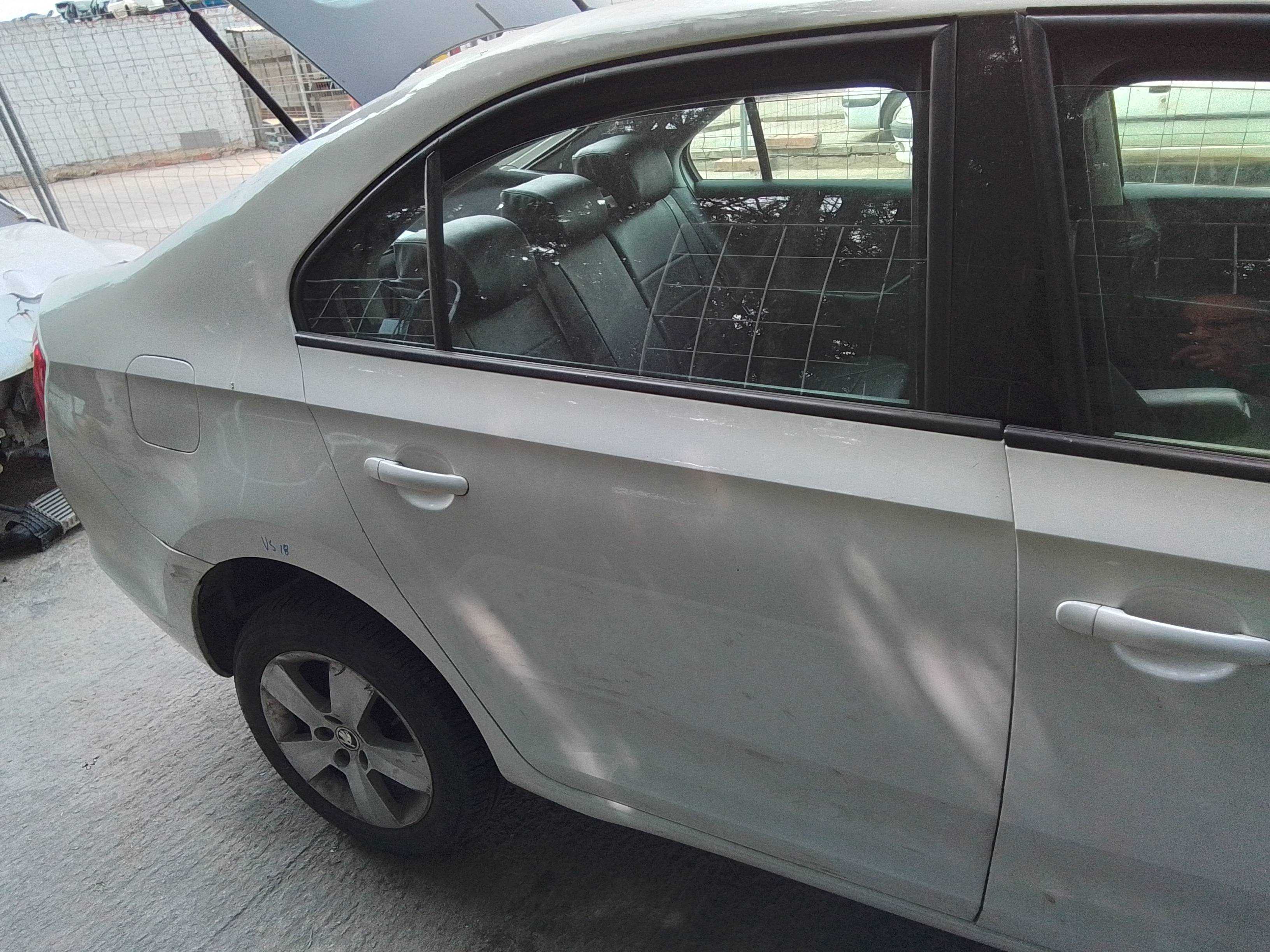 Recambio de puerta trasera derecha para skoda rapid active referencia OEM IAM   
