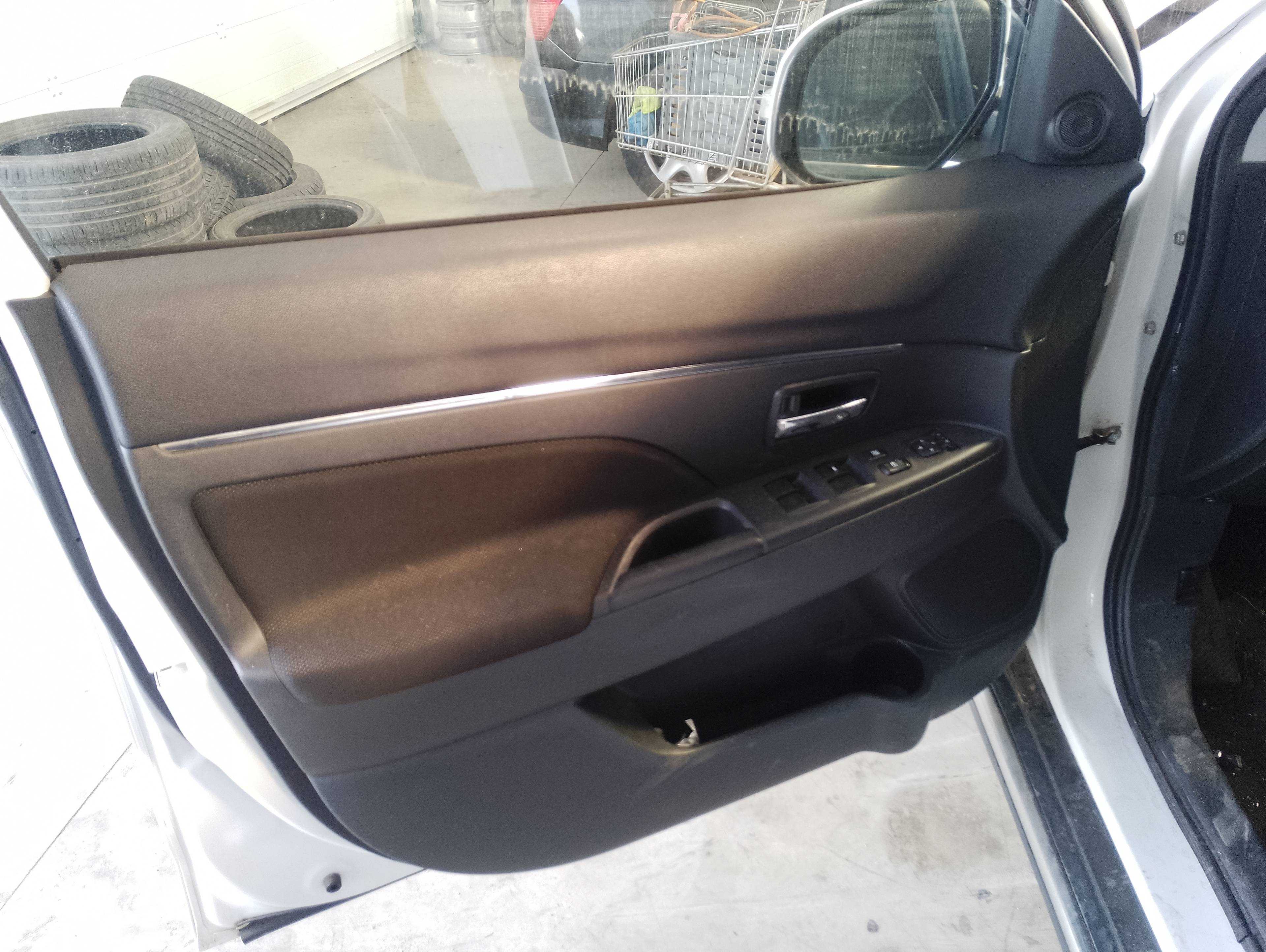 Recambio de guarnecido puerta delantera izquierda para citroën c4 aircross attraction referencia OEM IAM   