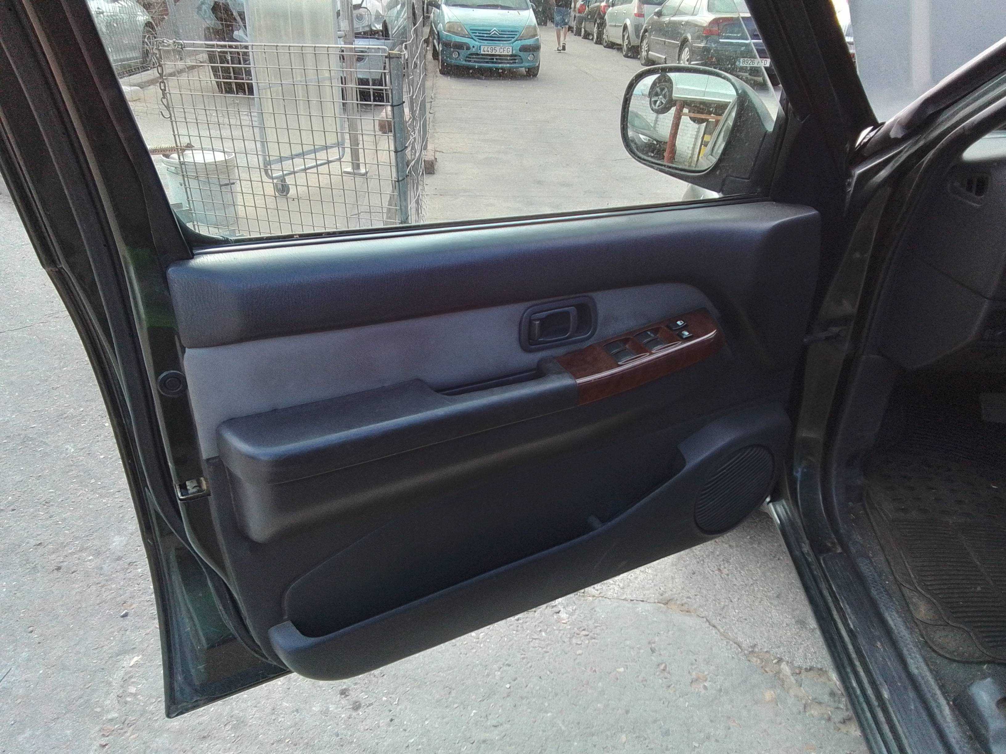 Recambio de guarnecido puerta delantera izquierda para nissan pathfinder (r50) 3.3 v6 automático referencia OEM IAM   