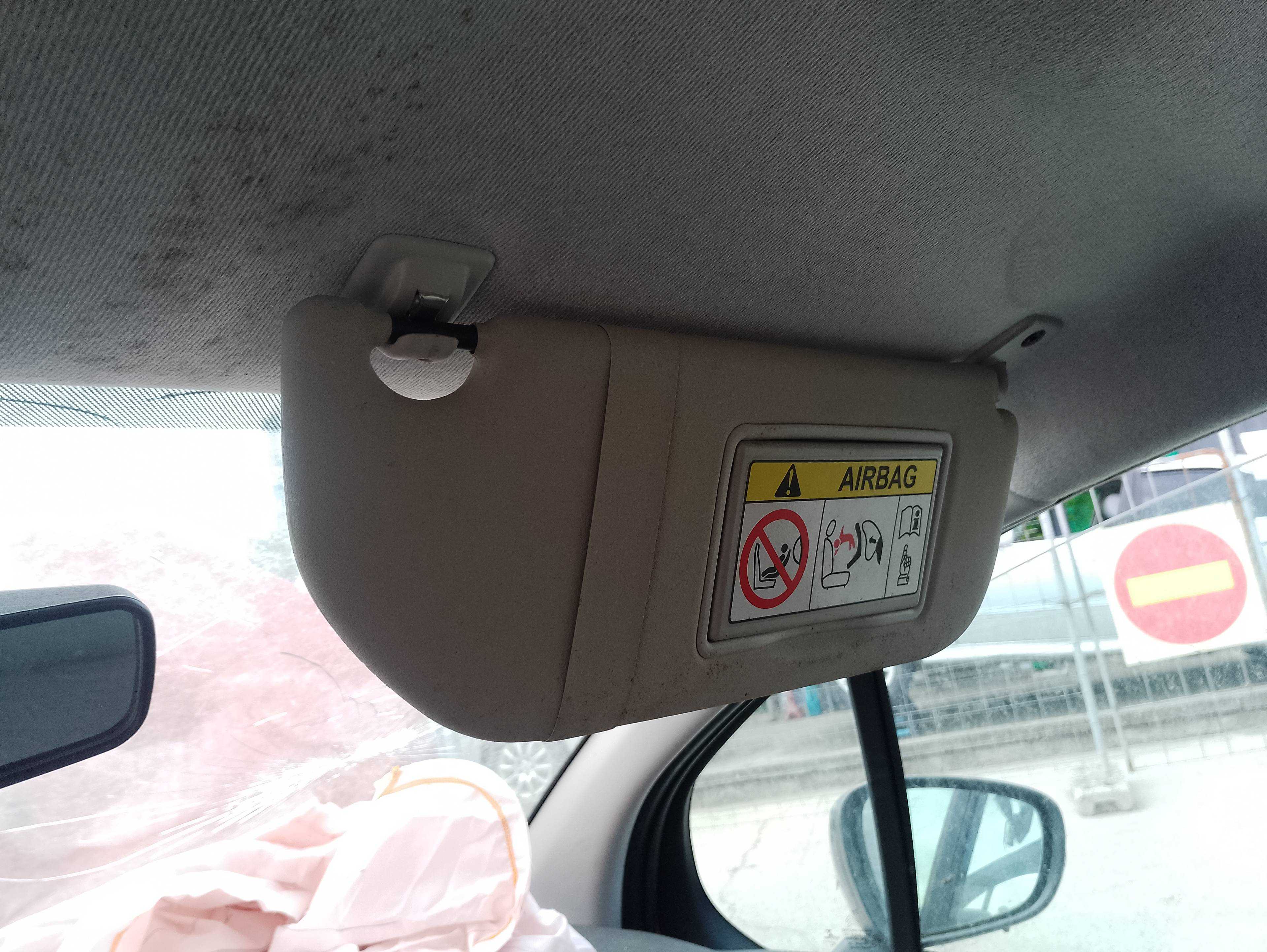 Recambio de parasol derecho para citroën c3 live edition referencia OEM IAM   