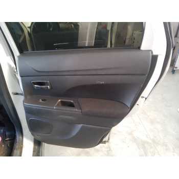 GUARNECIDO PUERTA TRASERA DERECHA 