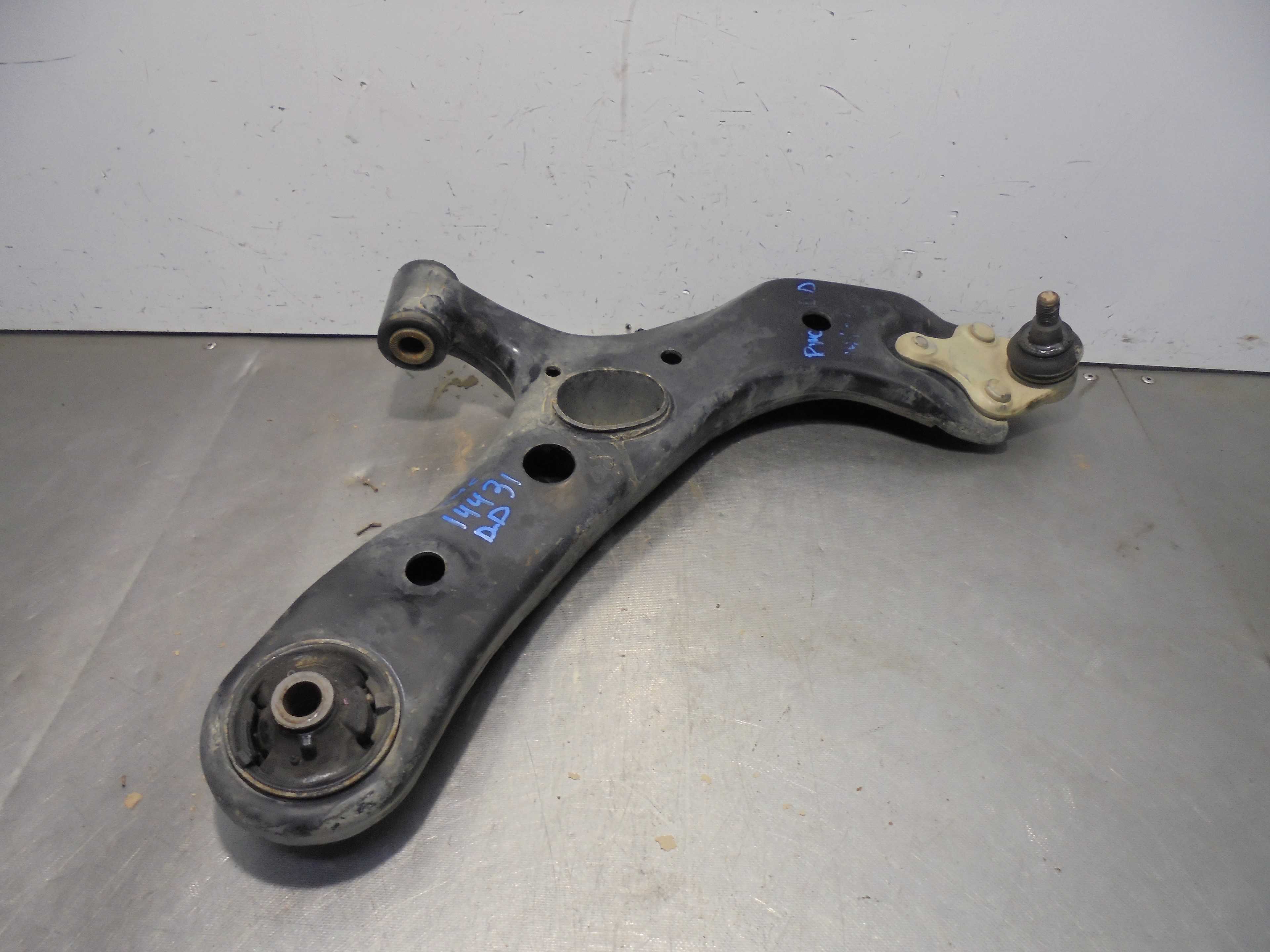 Recambio de brazo suspension inferior delantero derecho para toyota rav 4 advance hybrid referencia OEM IAM   